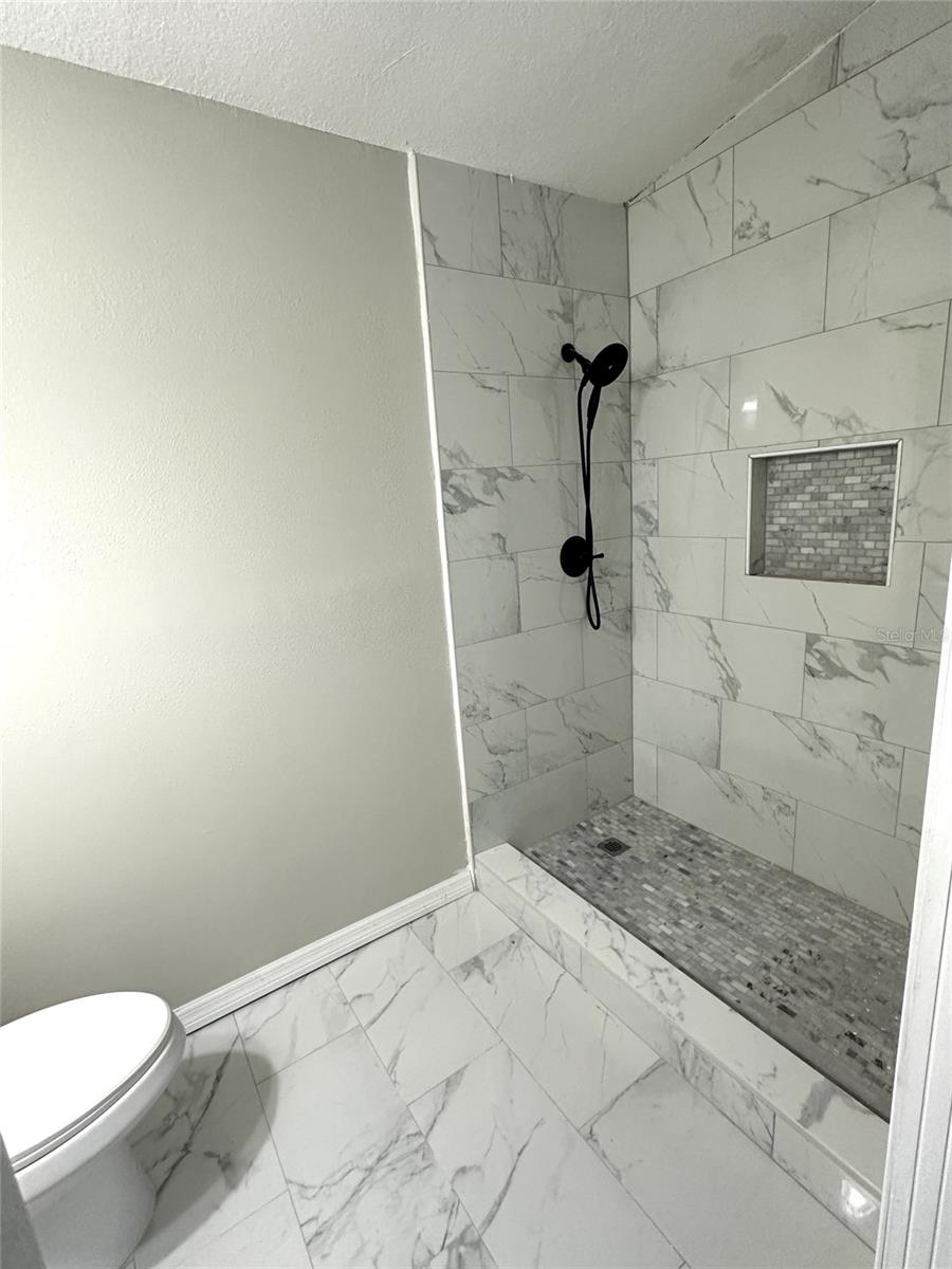 Image 10 of 37 For 26042 Glenwood Drive