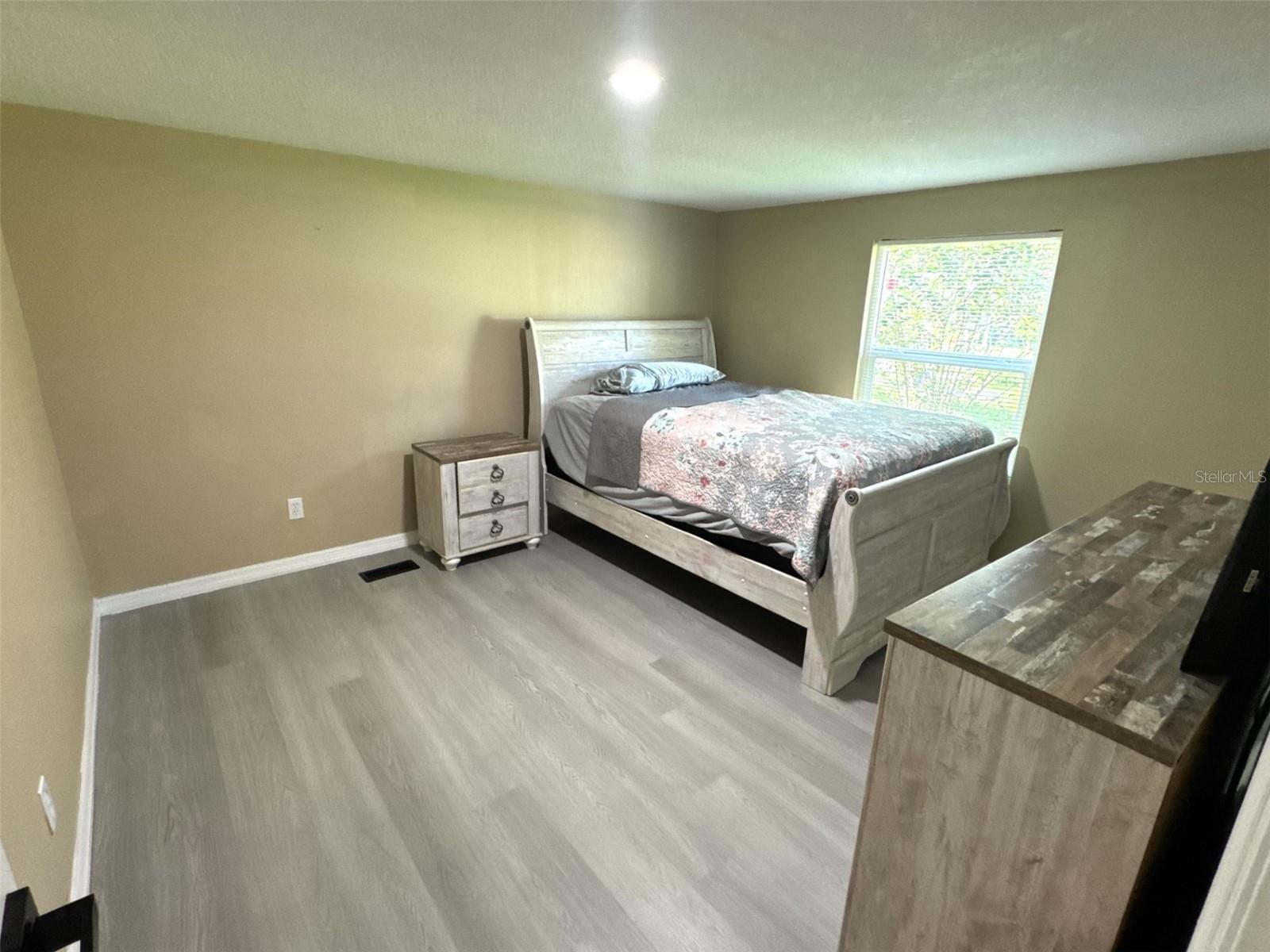 Image 12 of 37 For 26042 Glenwood Drive