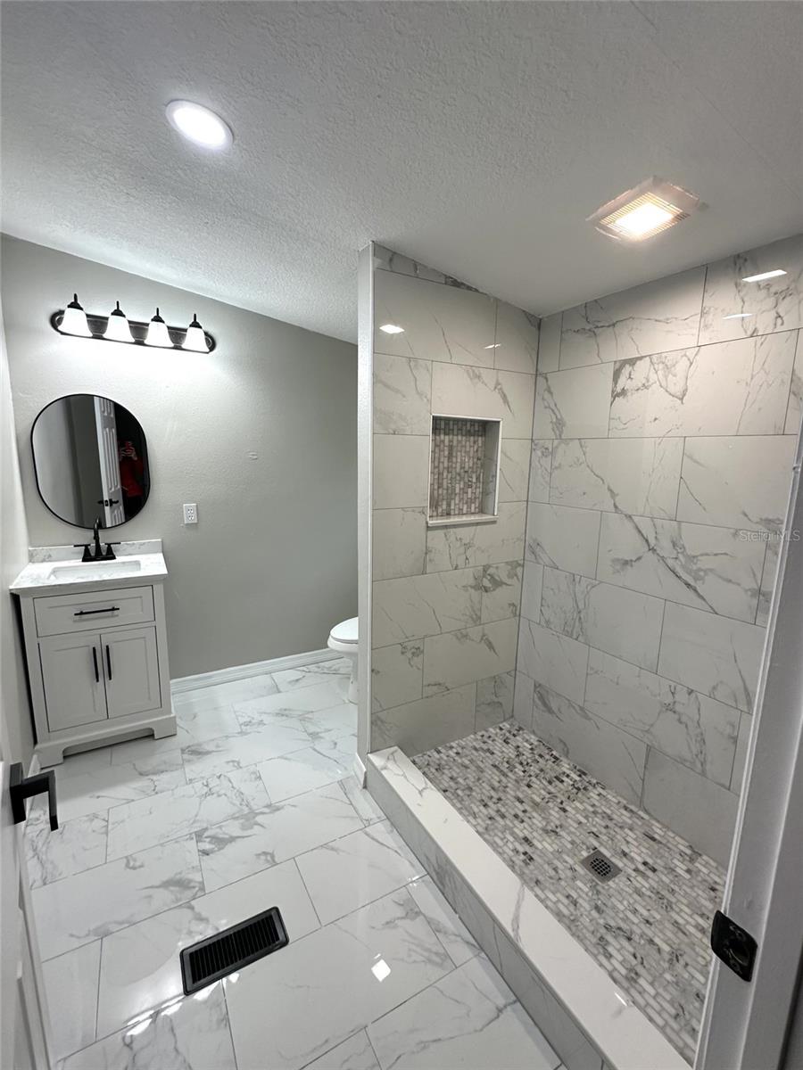 Image 19 of 37 For 26042 Glenwood Drive