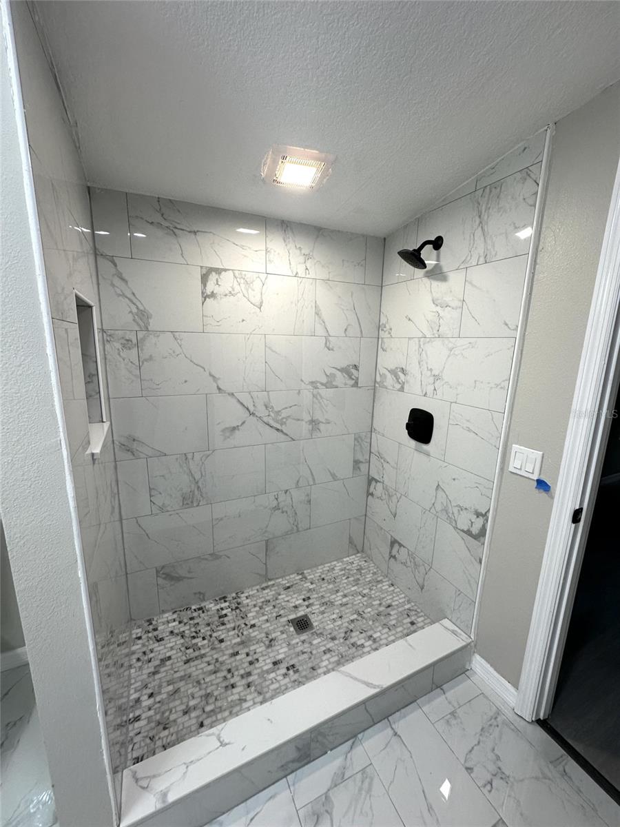 Image 21 of 37 For 26042 Glenwood Drive