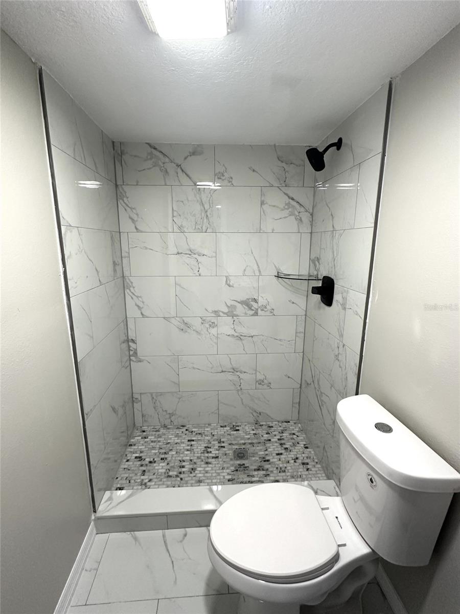 Image 22 of 37 For 26042 Glenwood Drive