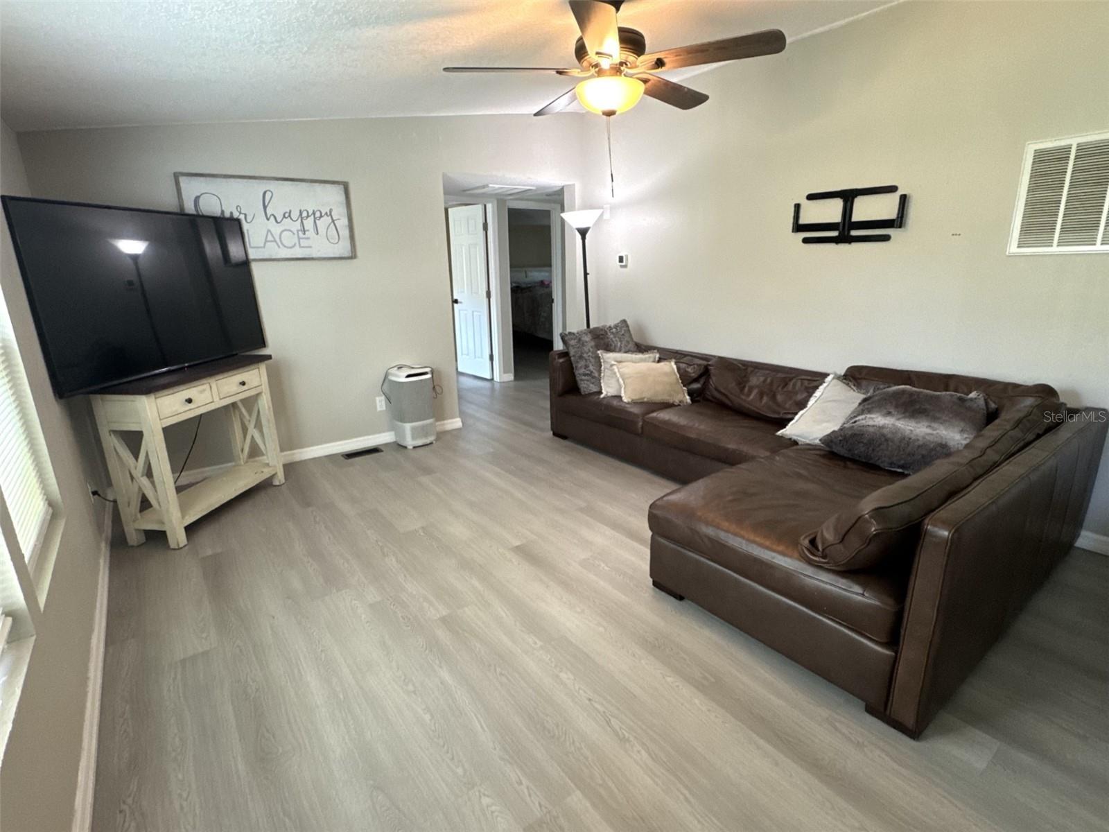 Image 25 of 37 For 26042 Glenwood Drive