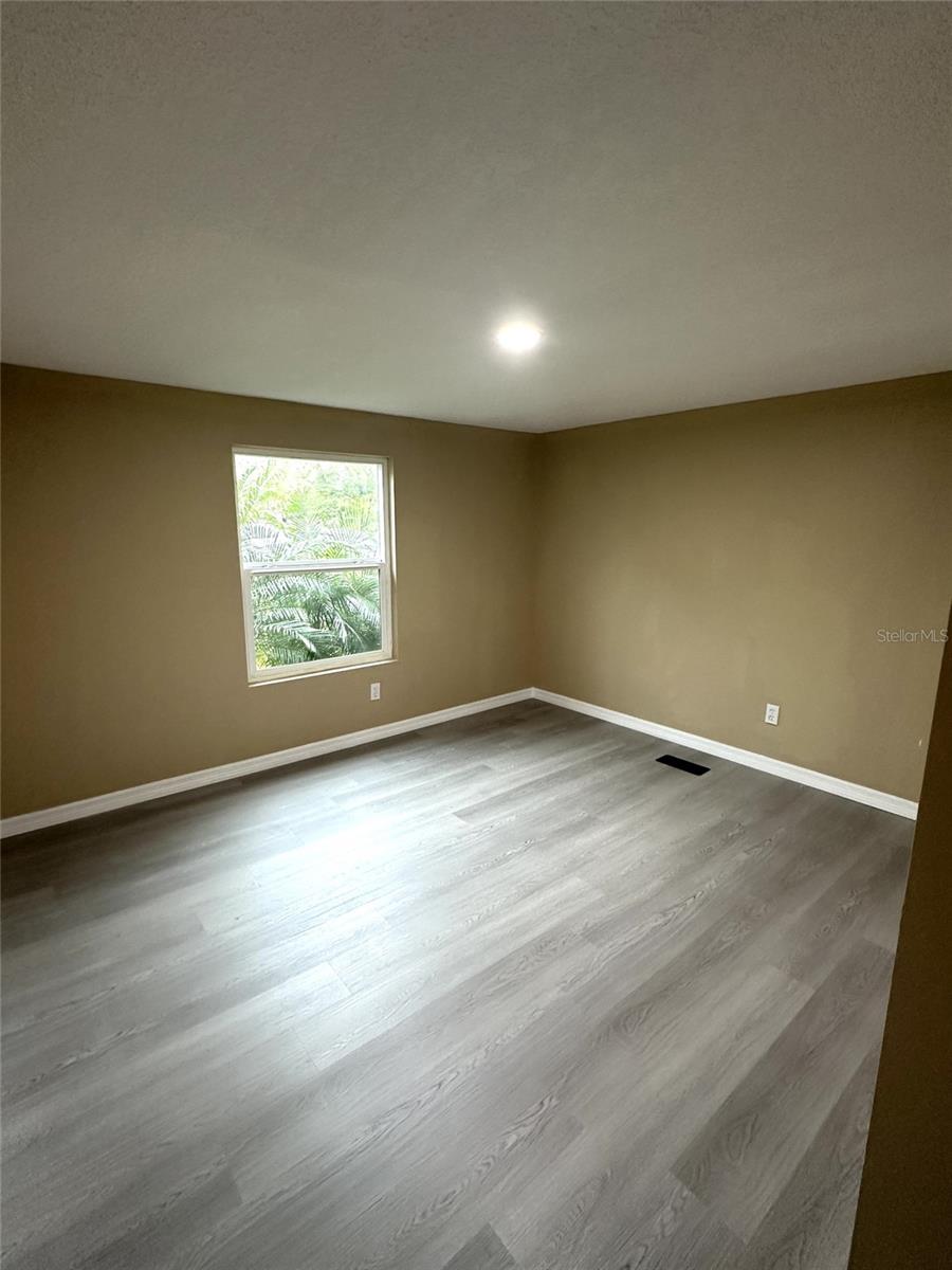 Image 26 of 37 For 26042 Glenwood Drive