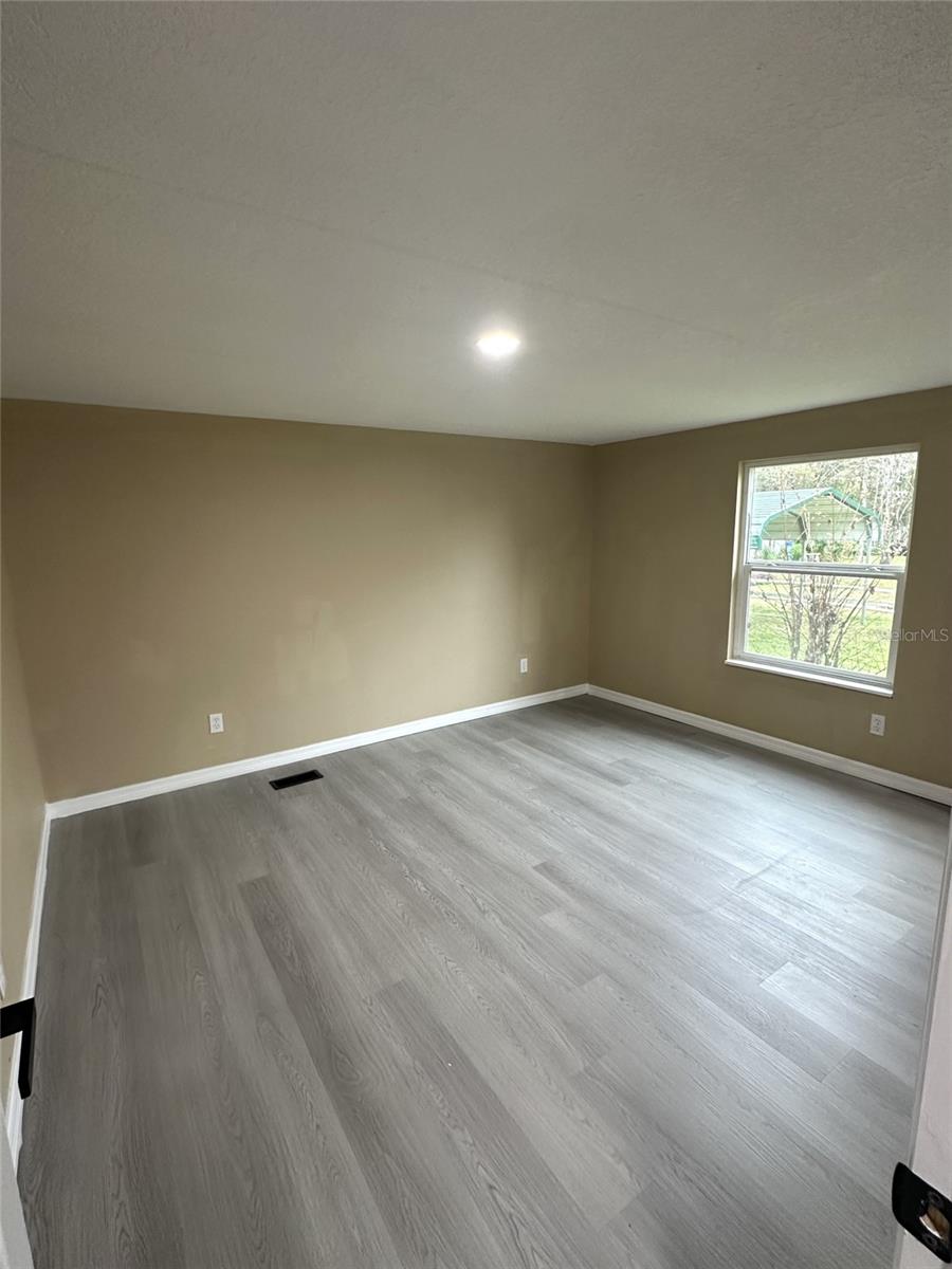 Image 28 of 37 For 26042 Glenwood Drive