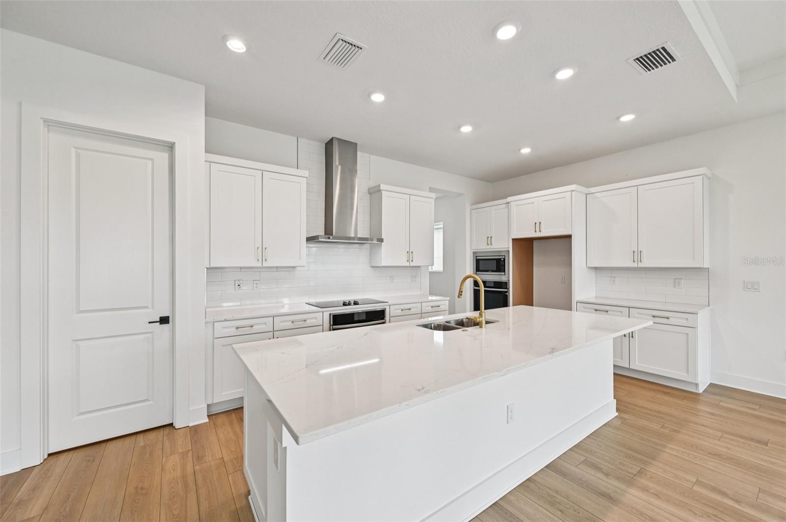 Image 14 of 58 For 8324 Golden Beach Court