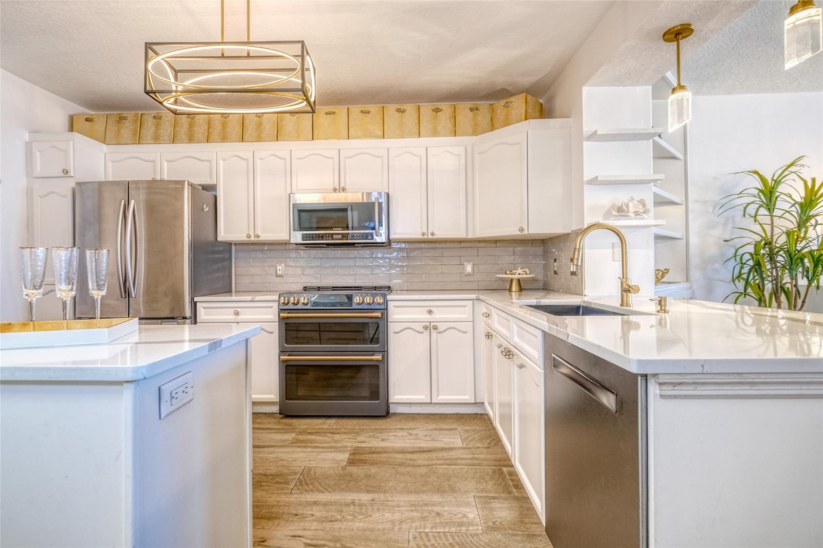 Image 11 of 49 For 16600 Gulf Boulevard 536