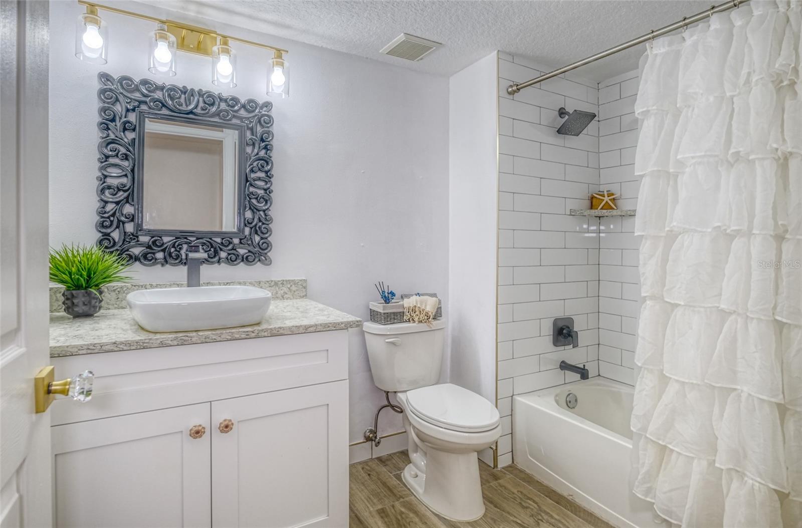 Image 31 of 49 For 16600 Gulf Boulevard 536