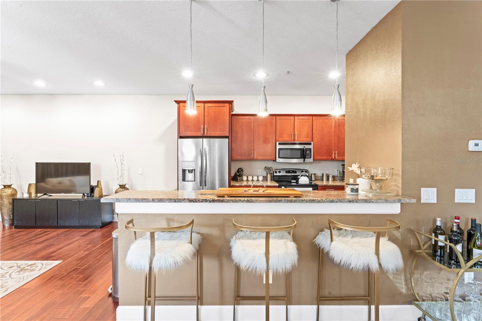 Image 12 of 32 For 113 Newport Avenue 4