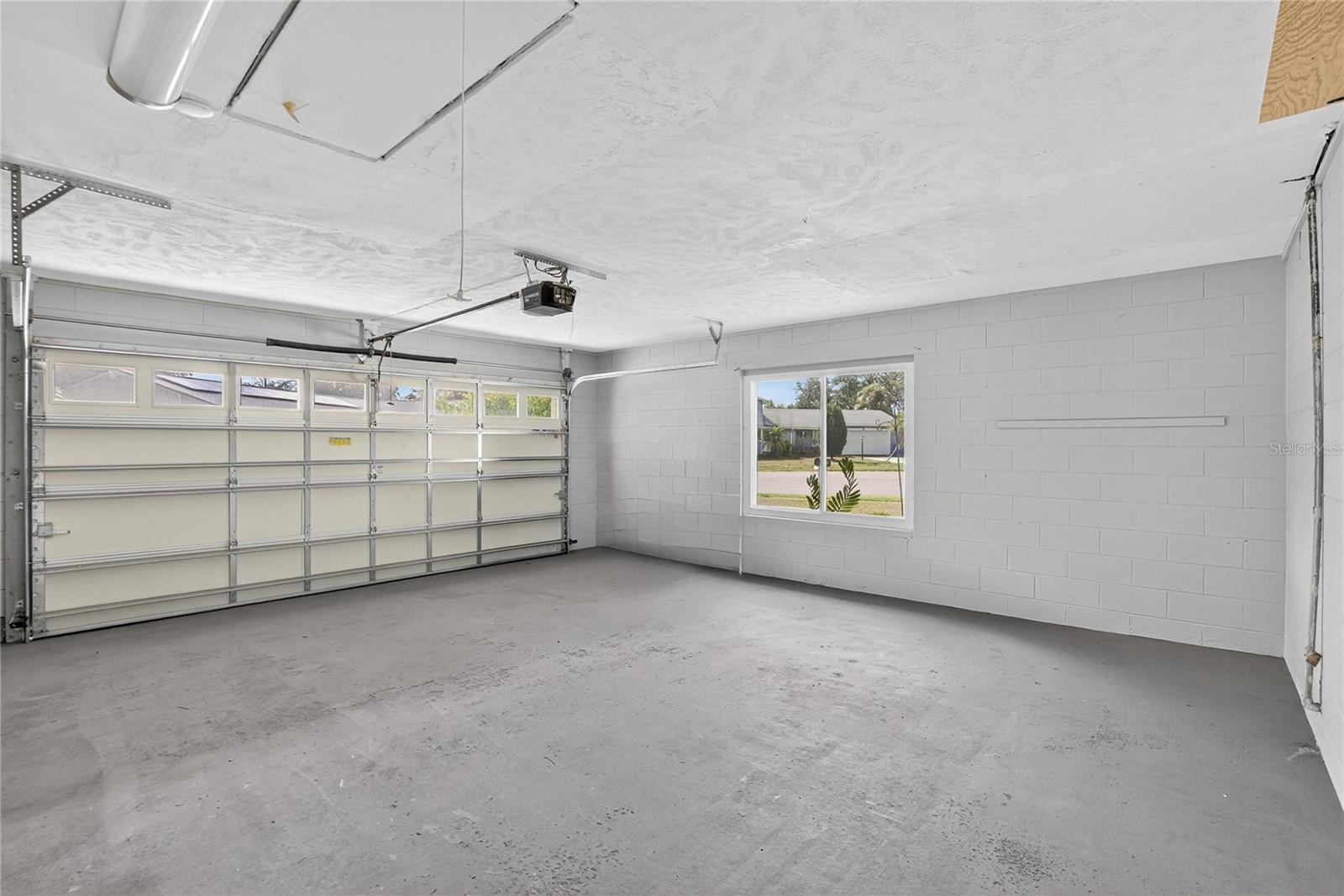 Image 12 of 52 For 206 Van Gogh Circle