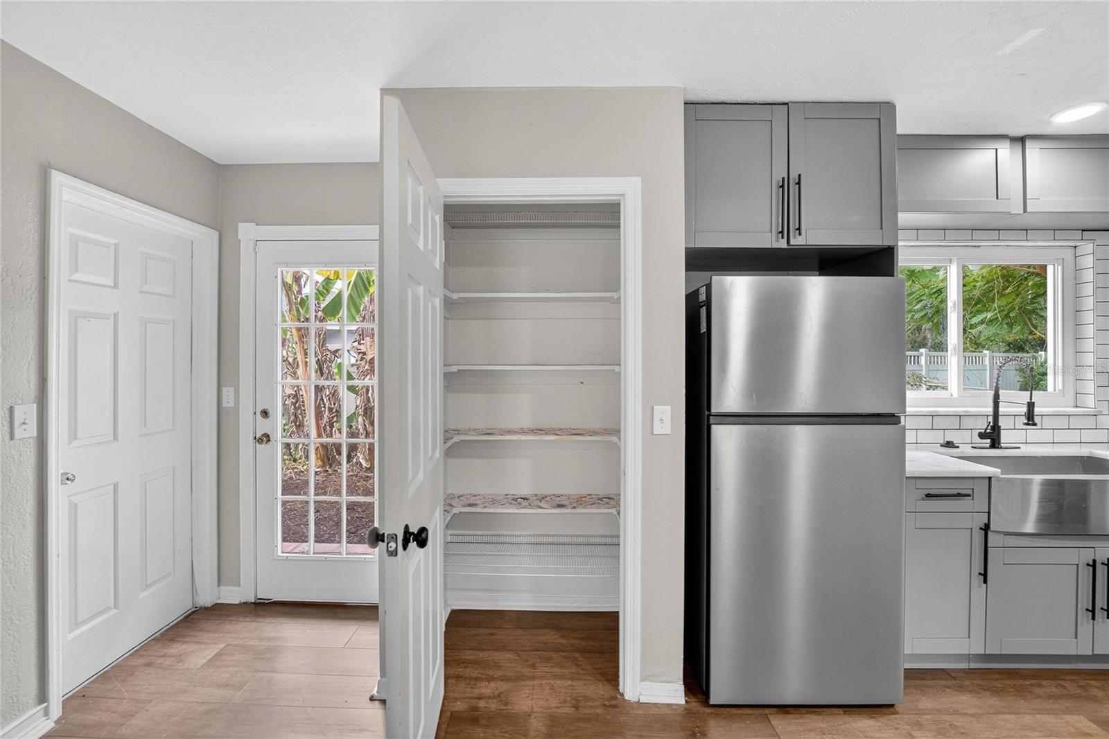 Image 13 of 52 For 206 Van Gogh Circle