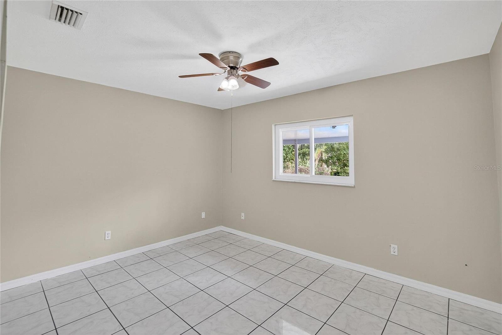 Image 25 of 52 For 206 Van Gogh Circle