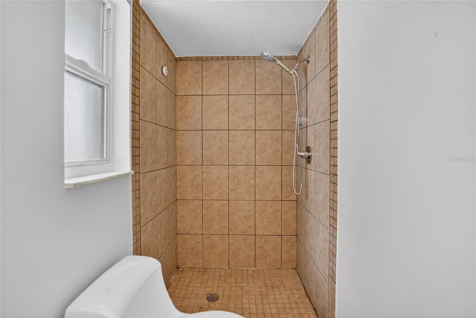 Image 32 of 52 For 206 Van Gogh Circle