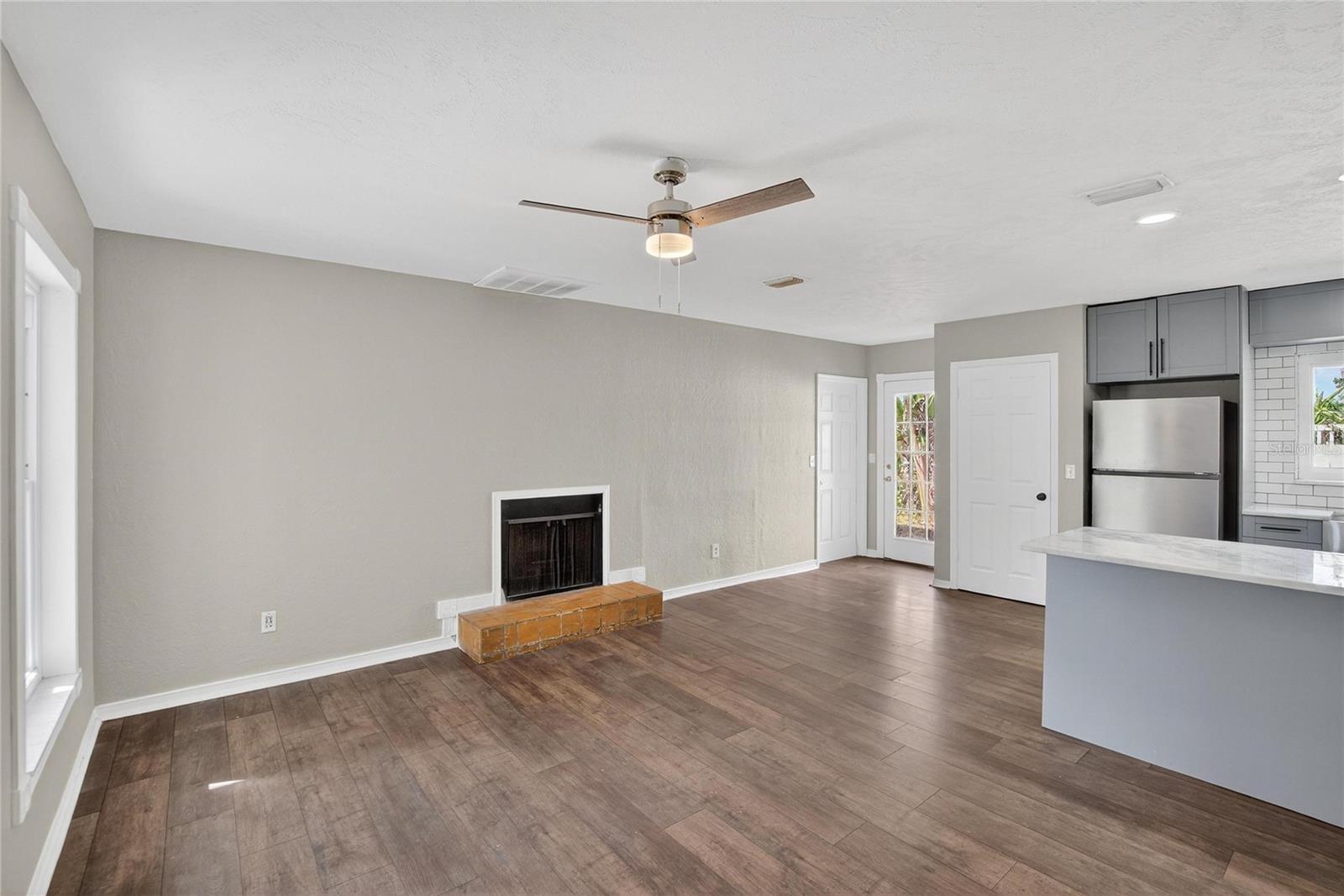 Image 8 of 52 For 206 Van Gogh Circle