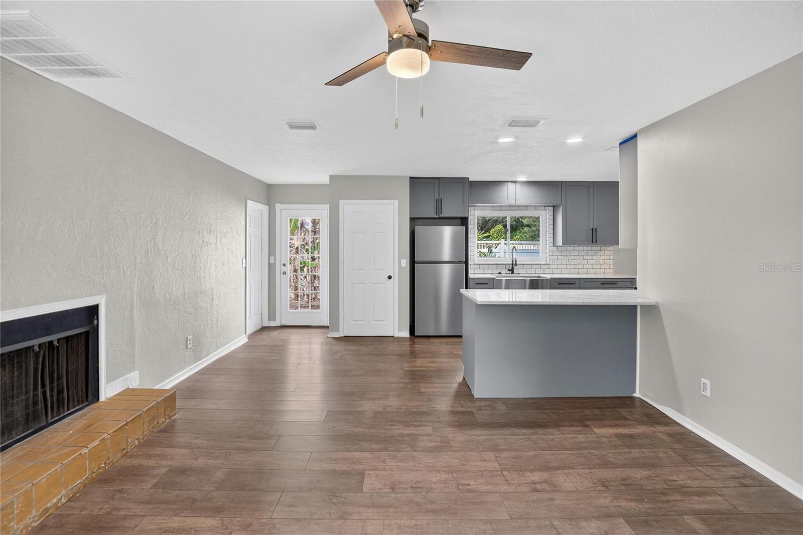 Image 9 of 52 For 206 Van Gogh Circle