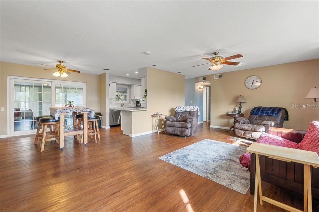 Image 6 of 15 For 11419 72nd Terrace