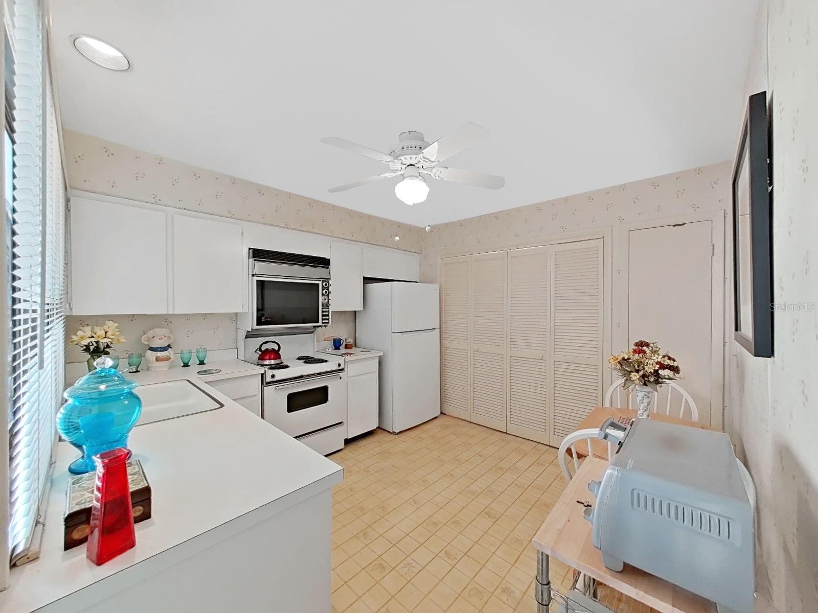 Image 16 of 46 For 4118 Pinelake Lane 102