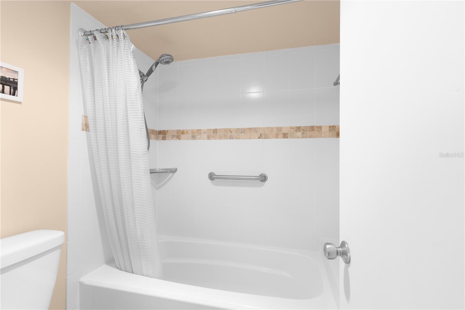 Image 18 of 50 For 3701 Country Club Drive 1009