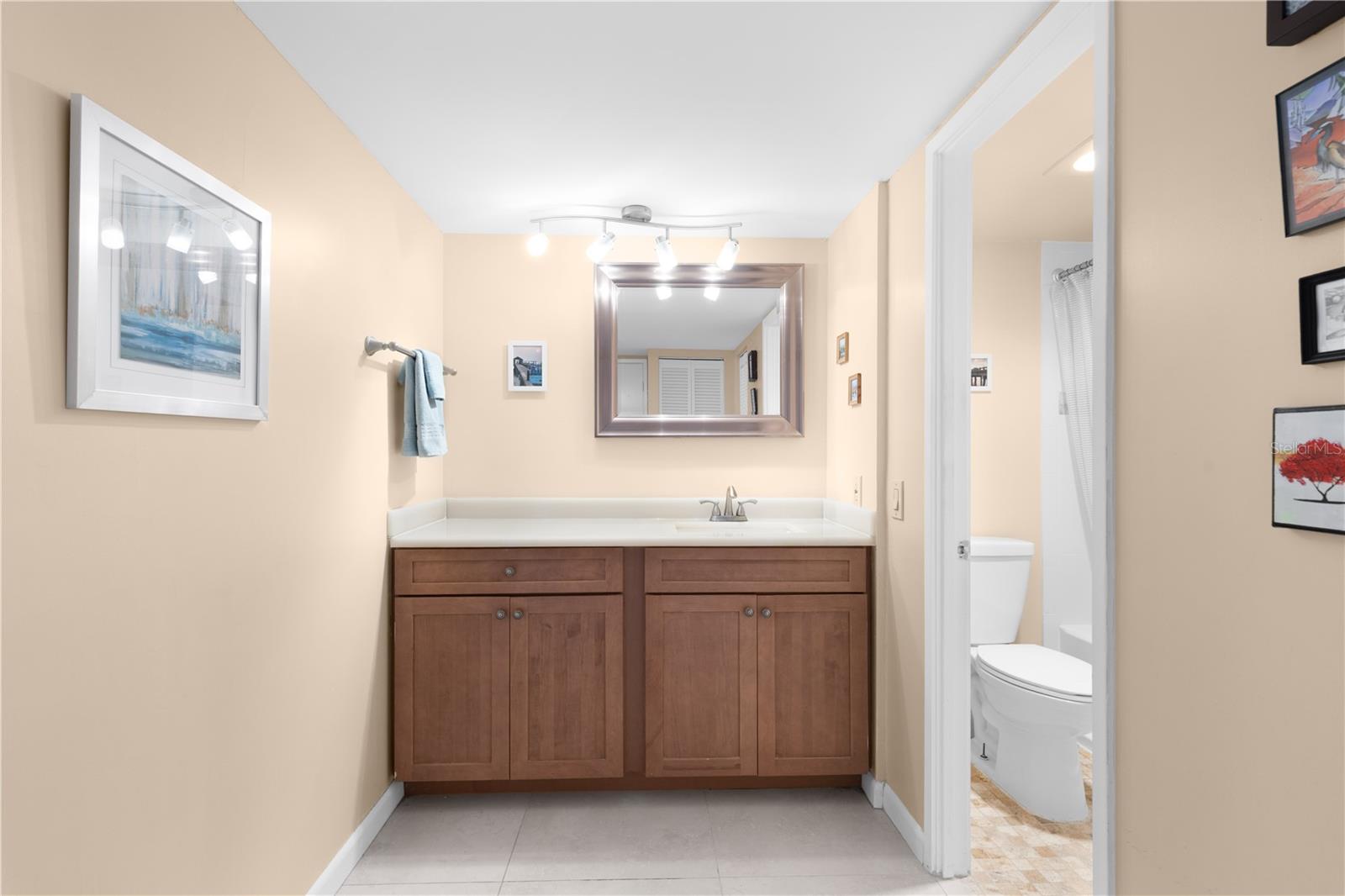 Image 19 of 50 For 3701 Country Club Drive 1009