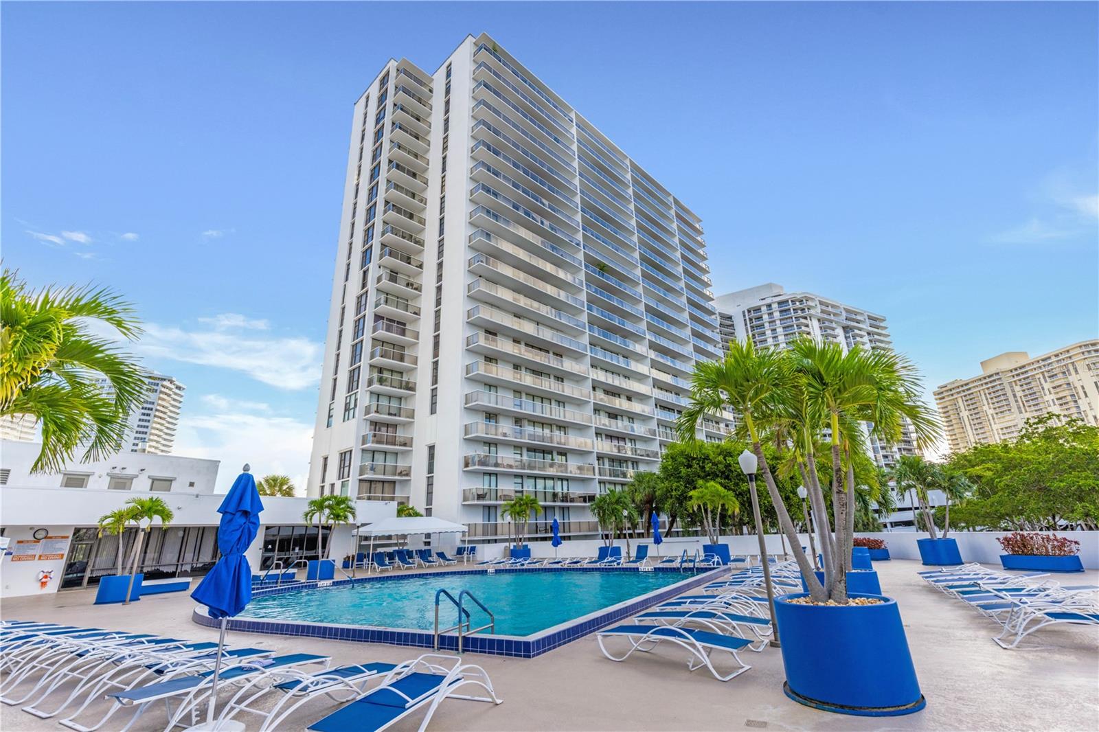 Image 41 of 50 For 3701 Country Club Drive 1009