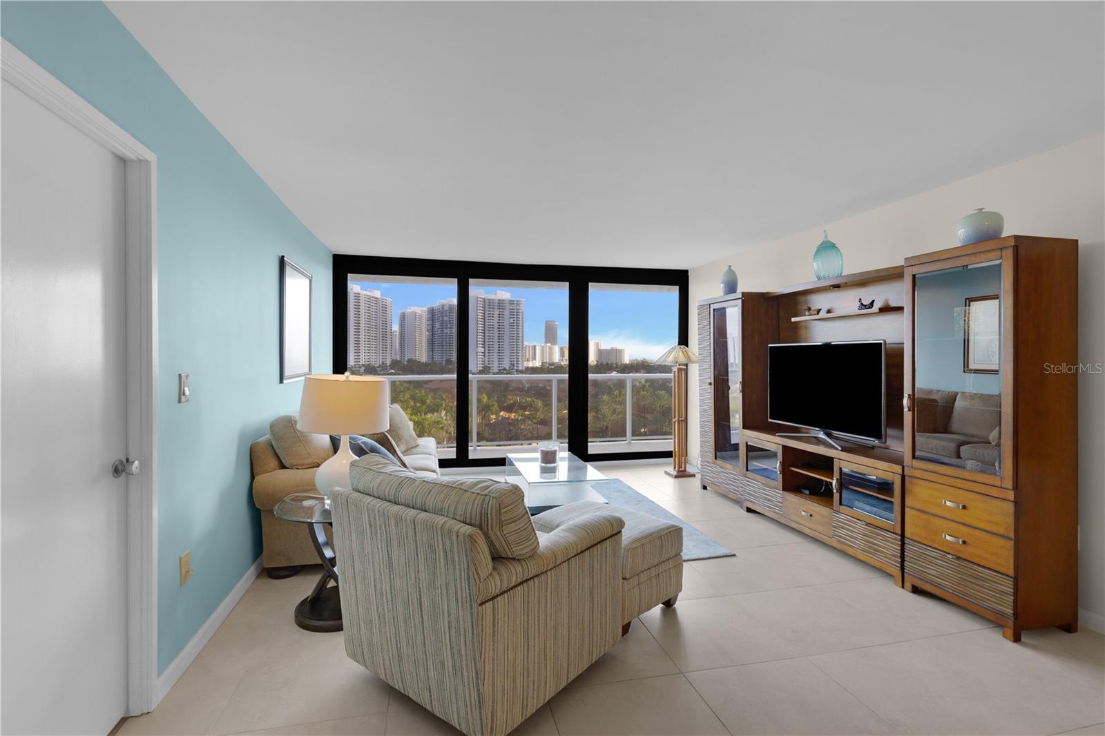 Image 5 of 50 For 3701 Country Club Drive 1009