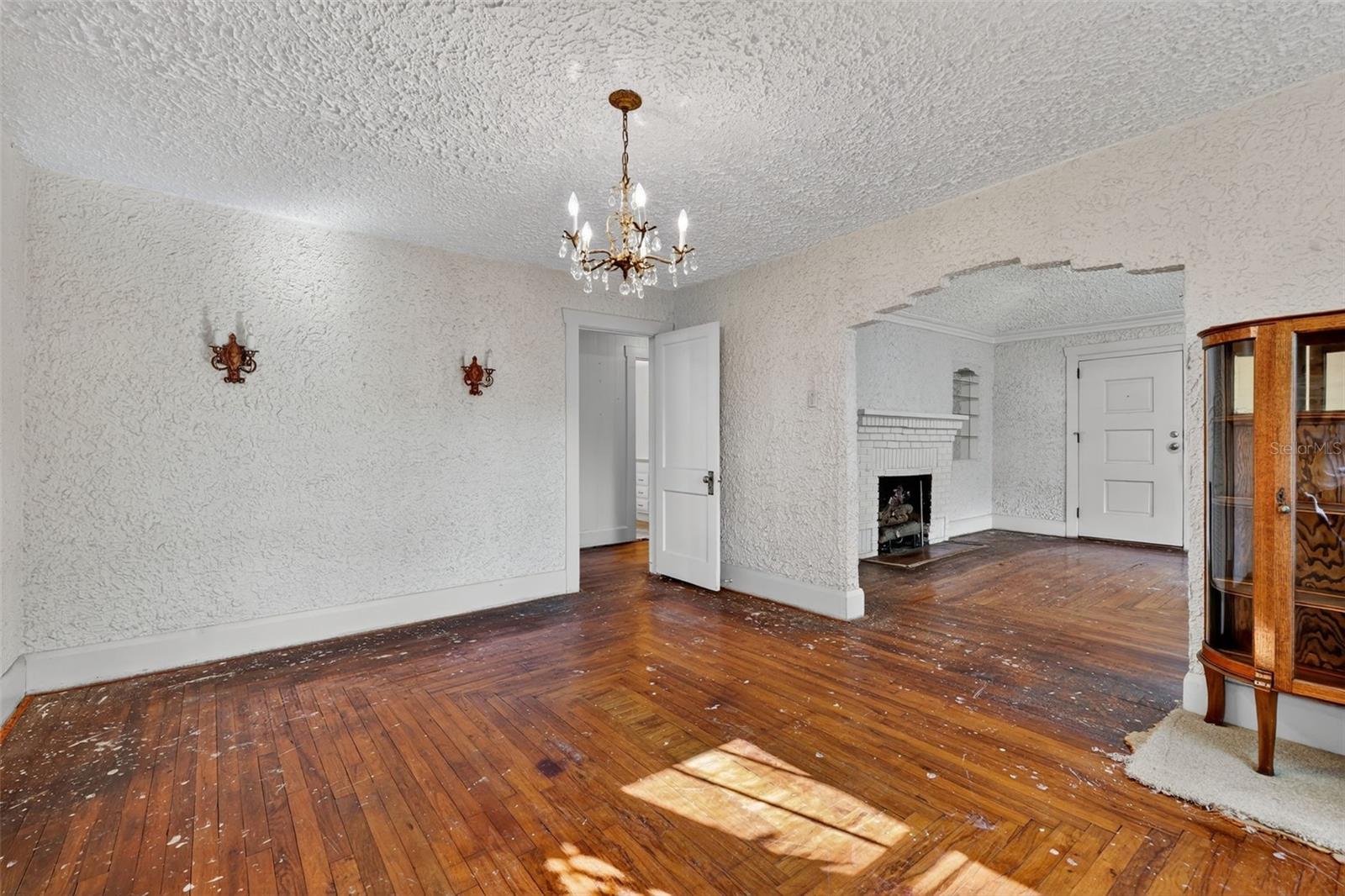 Image 16 of 51 For 5806 Cherokee Avenue