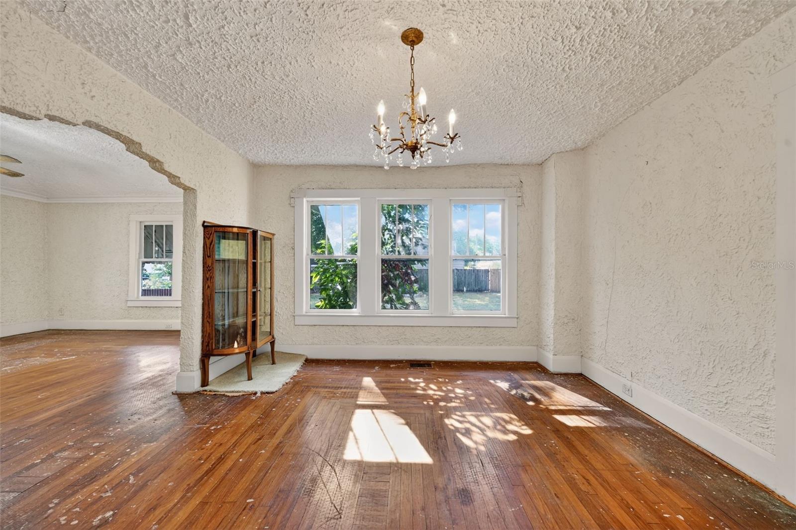 Image 18 of 51 For 5806 Cherokee Avenue