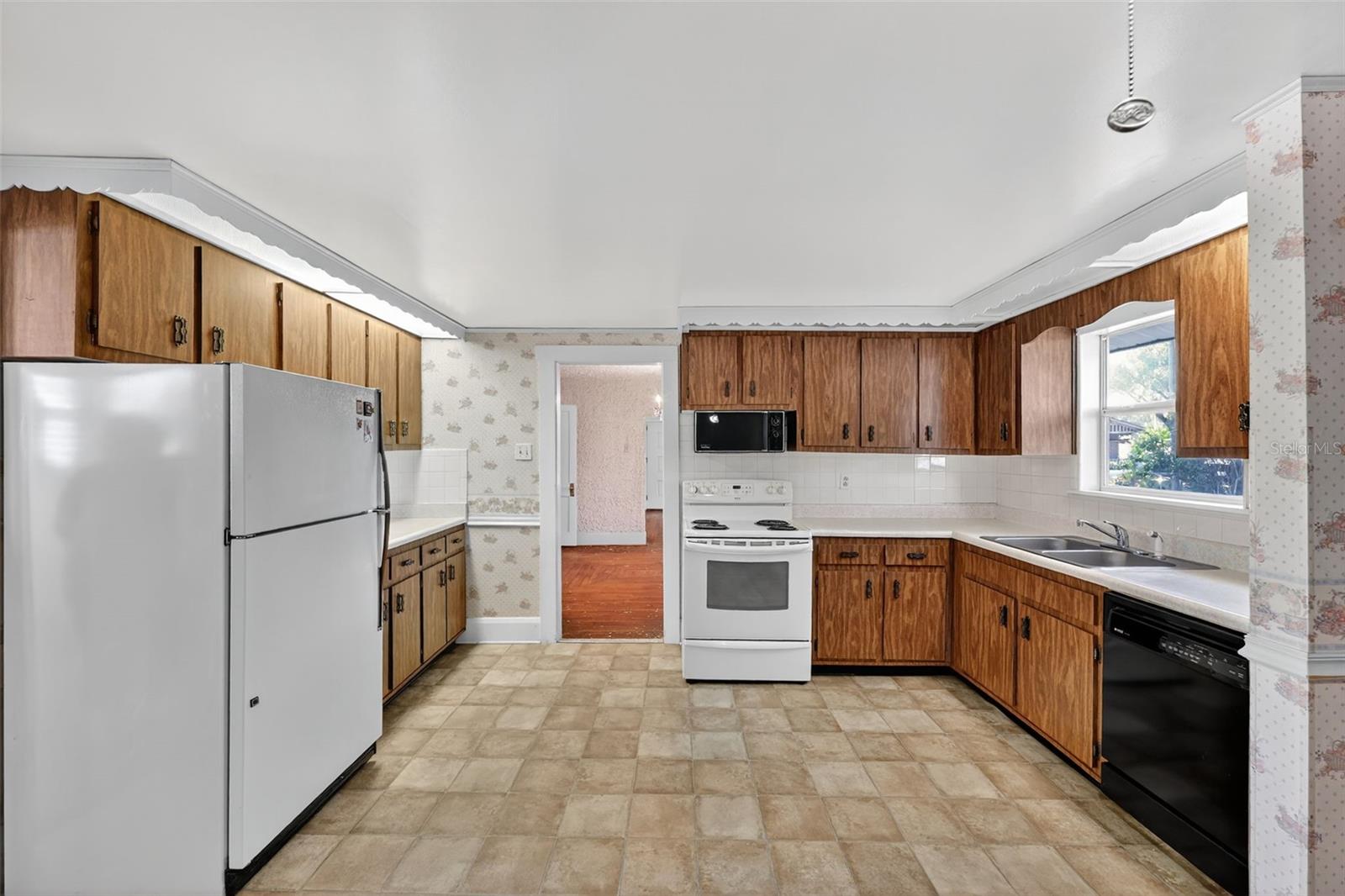 Image 24 of 51 For 5806 Cherokee Avenue