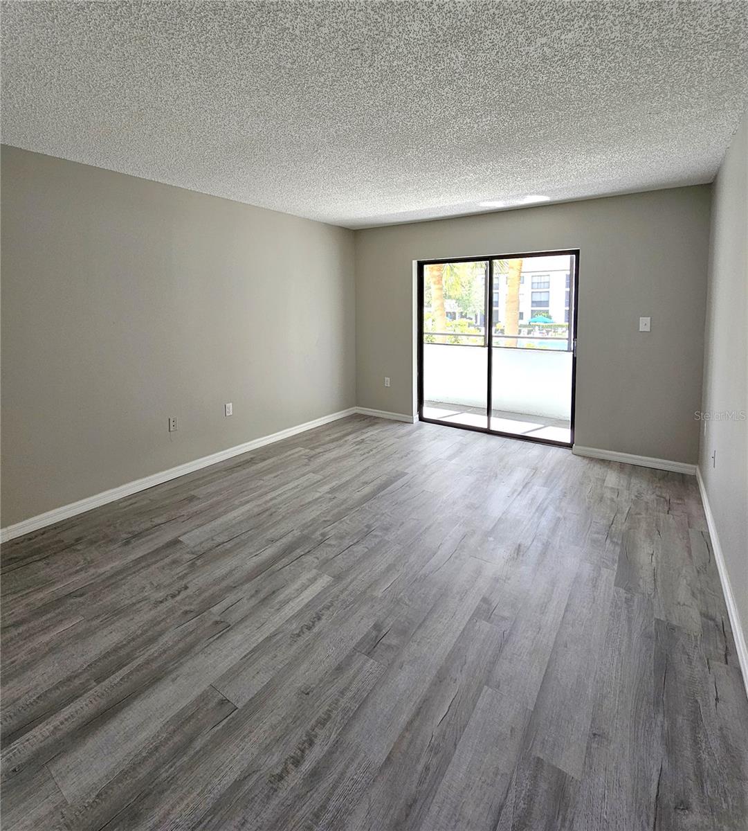 Image 2 of 13 For 2587 Countryside Boulevard 6207