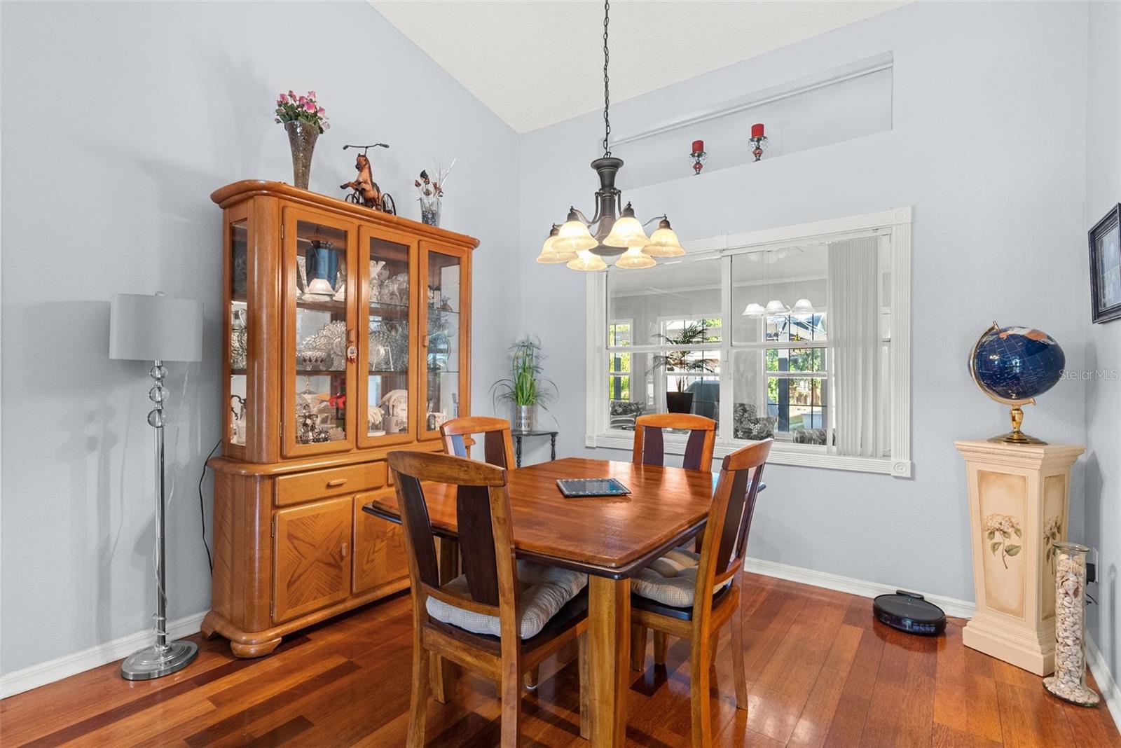 Image 13 of 37 For 9715 Glenpointe Drive