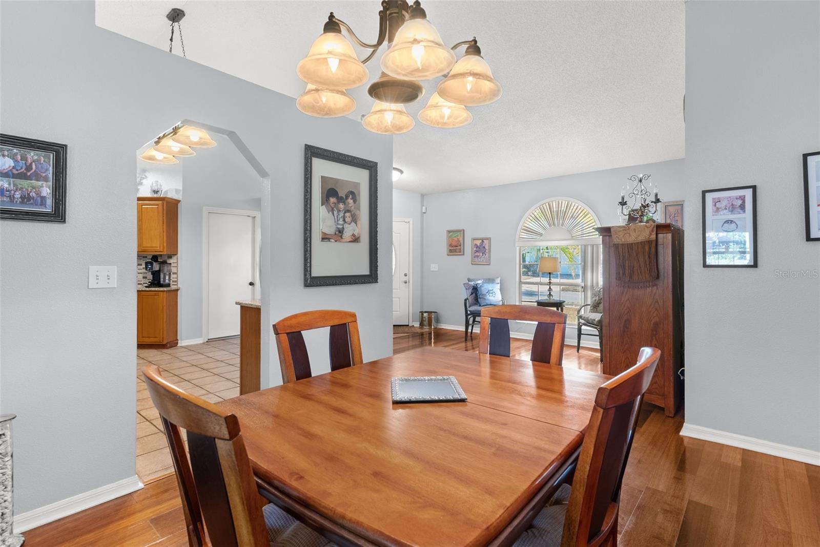 Image 14 of 37 For 9715 Glenpointe Drive