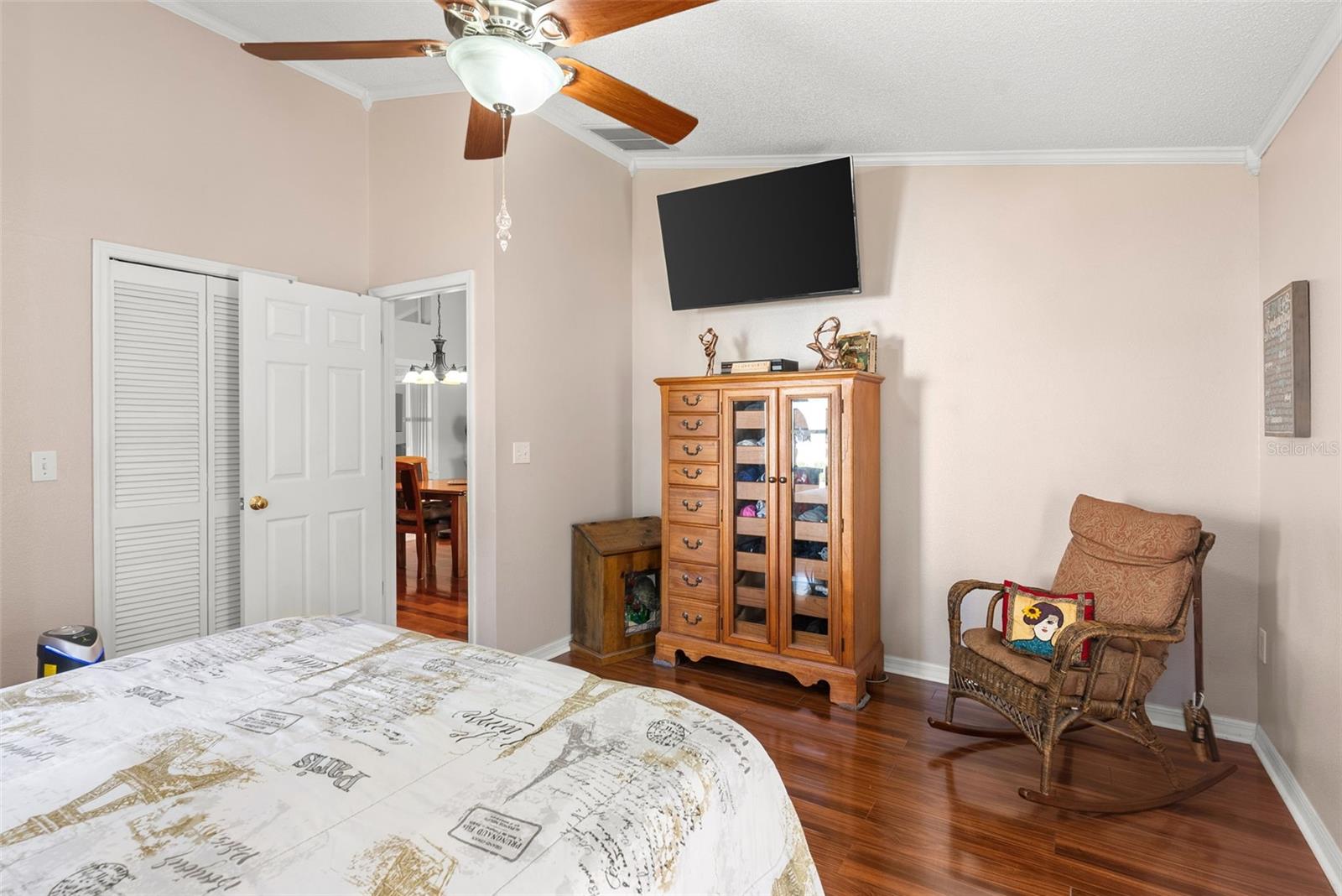 Image 17 of 37 For 9715 Glenpointe Drive