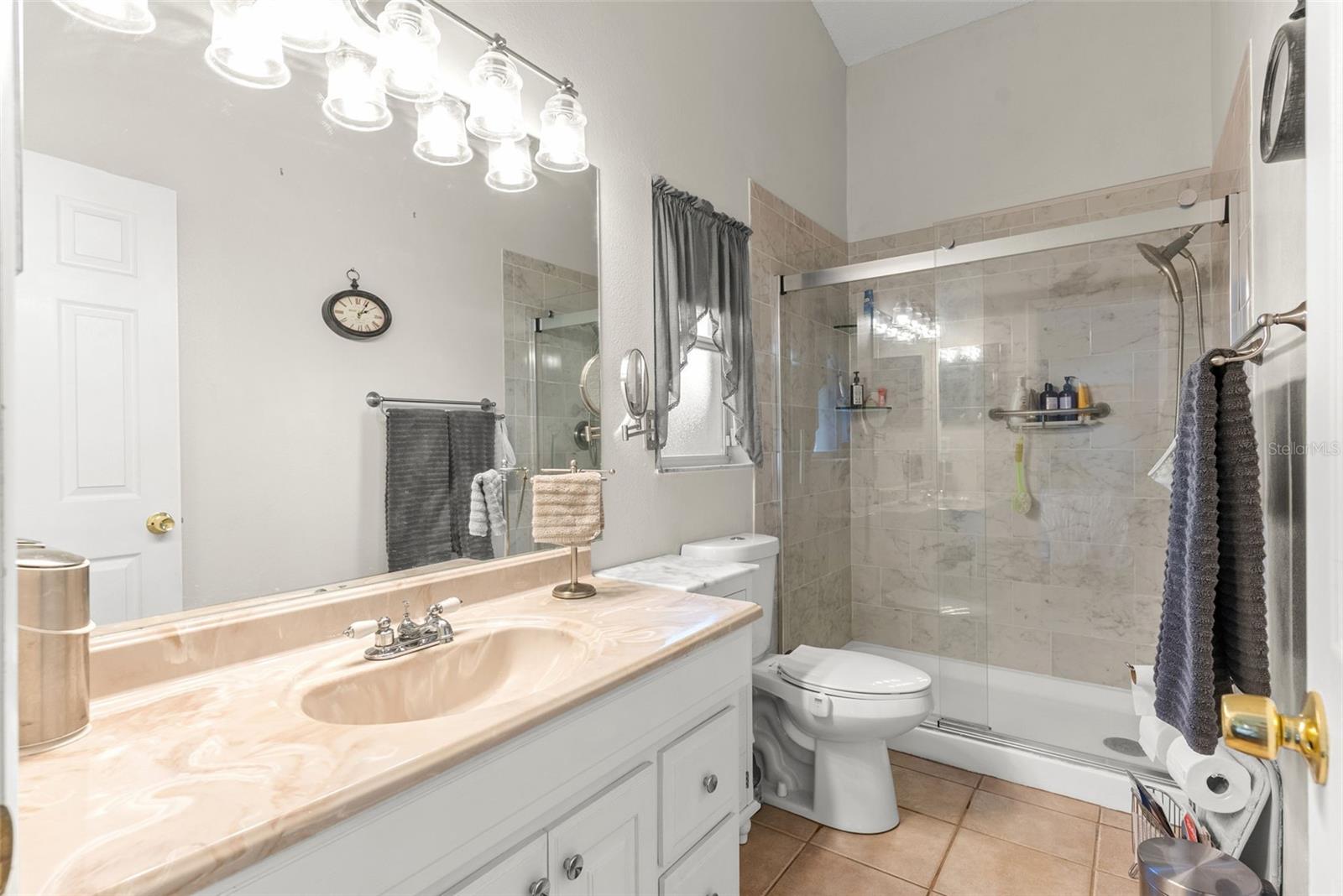 Image 18 of 37 For 9715 Glenpointe Drive