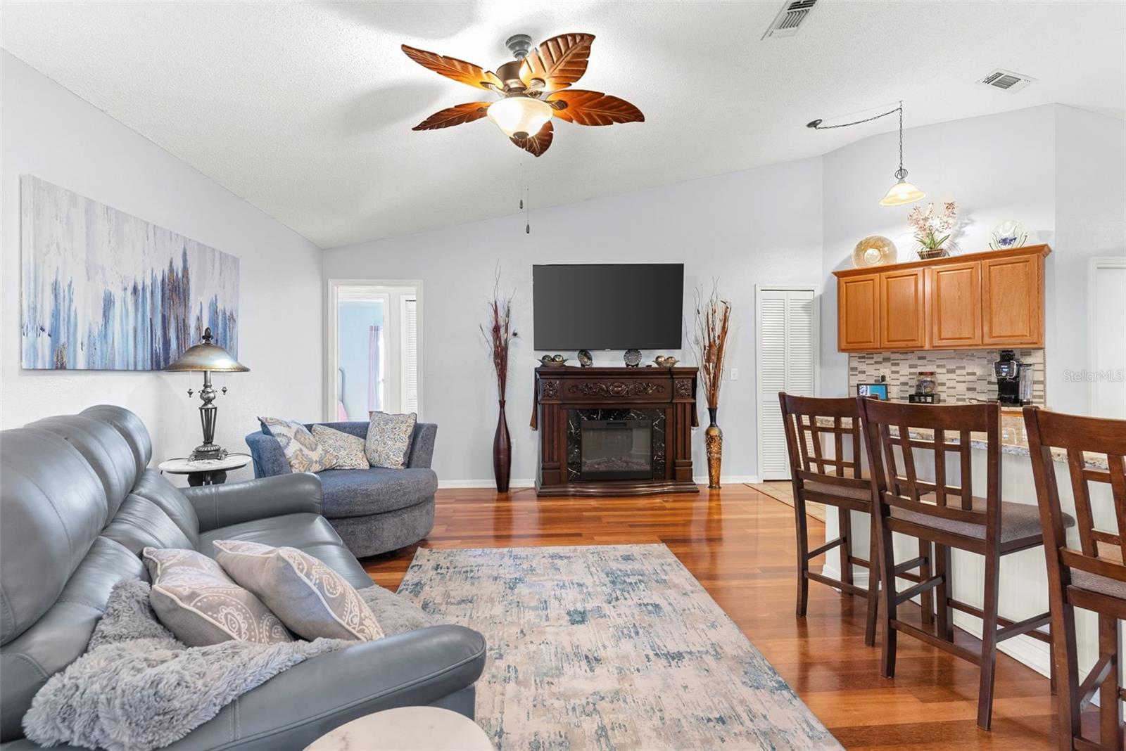 Image 9 of 37 For 9715 Glenpointe Drive