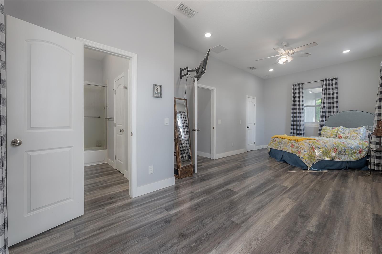 Image 22 of 52 For 5619 25th Street W