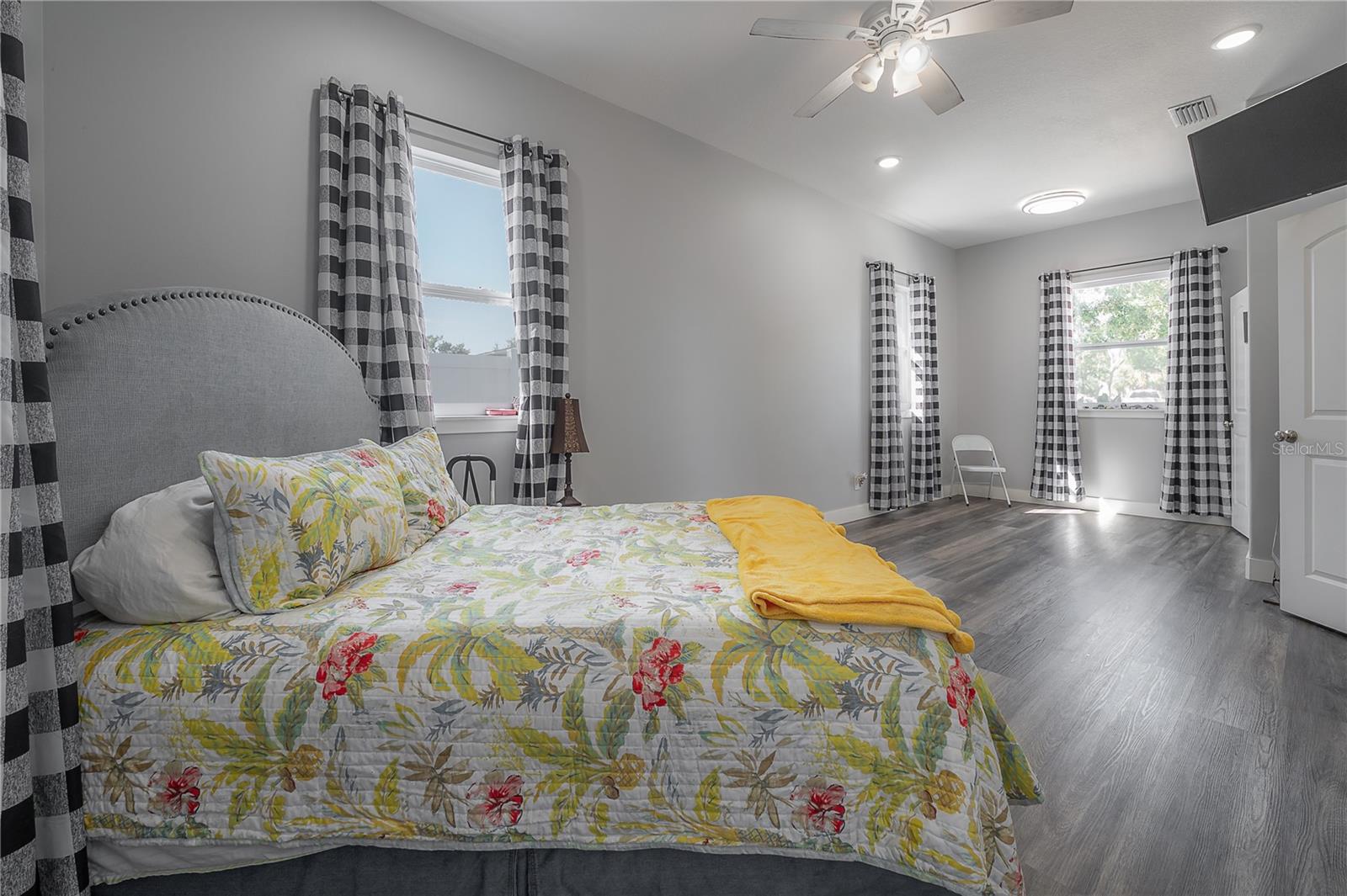 Image 23 of 52 For 5619 25th Street W