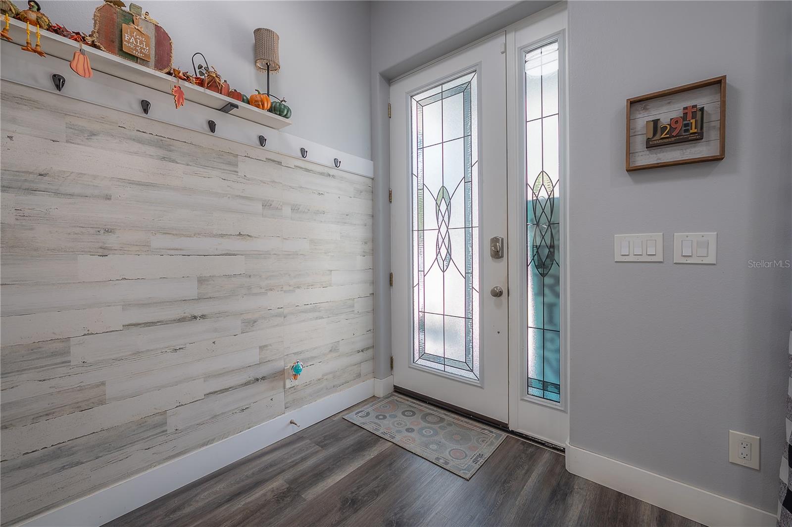 Image 9 of 52 For 5619 25th Street W