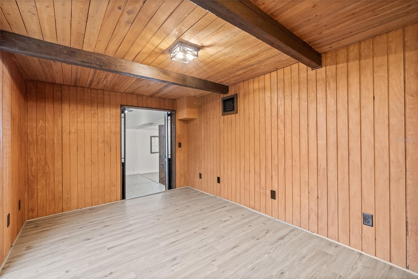 Image 16 of 39 For 10020 Jungle Street