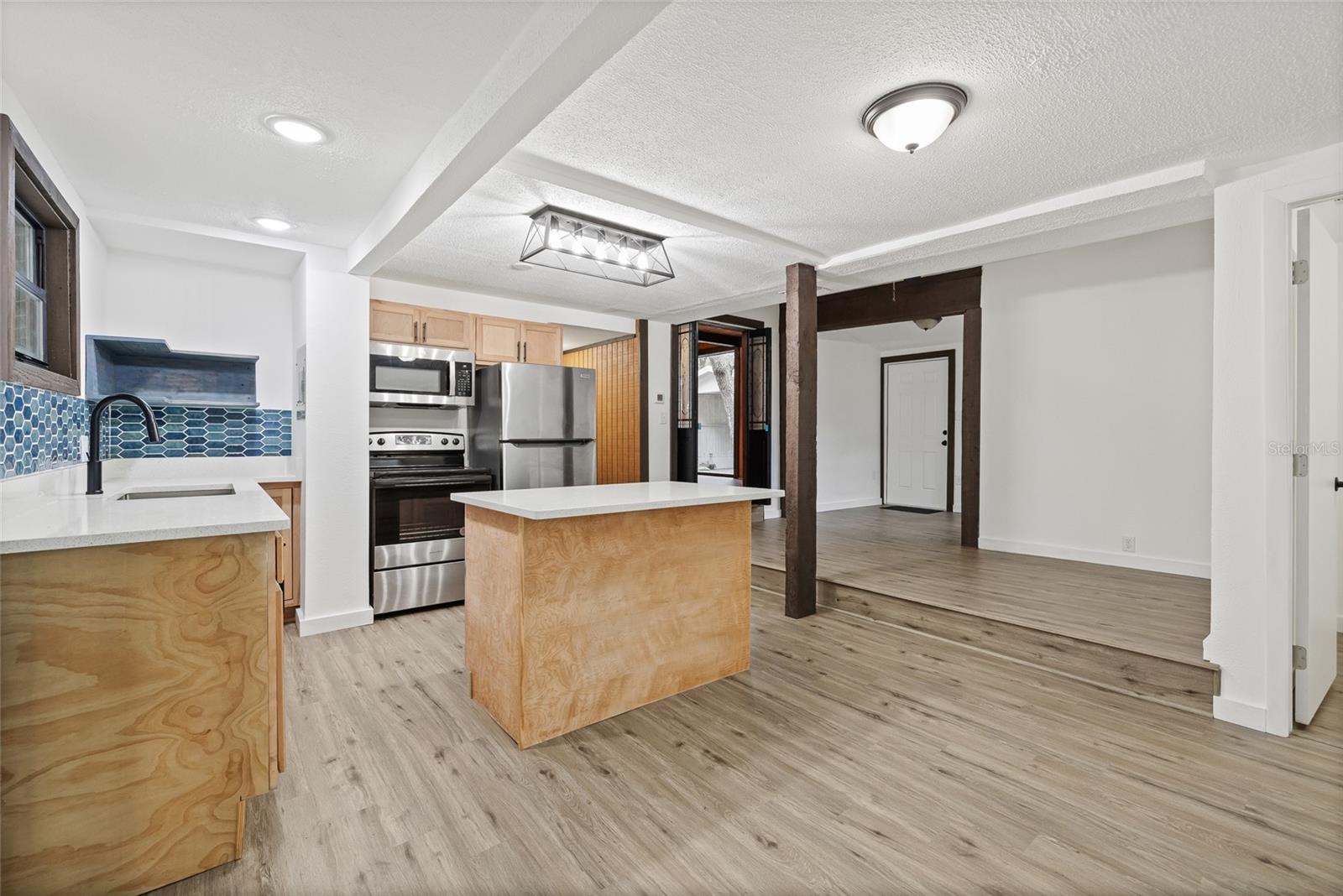 Image 2 of 39 For 10020 Jungle Street