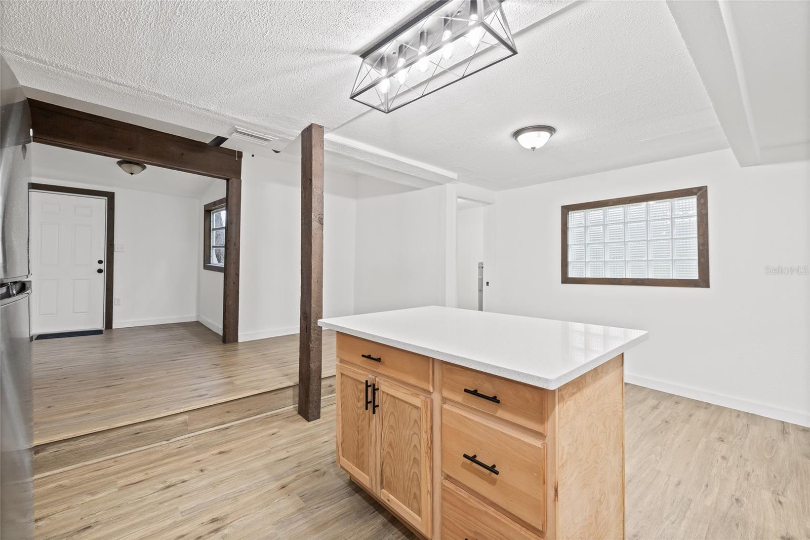 Image 5 of 39 For 10020 Jungle Street