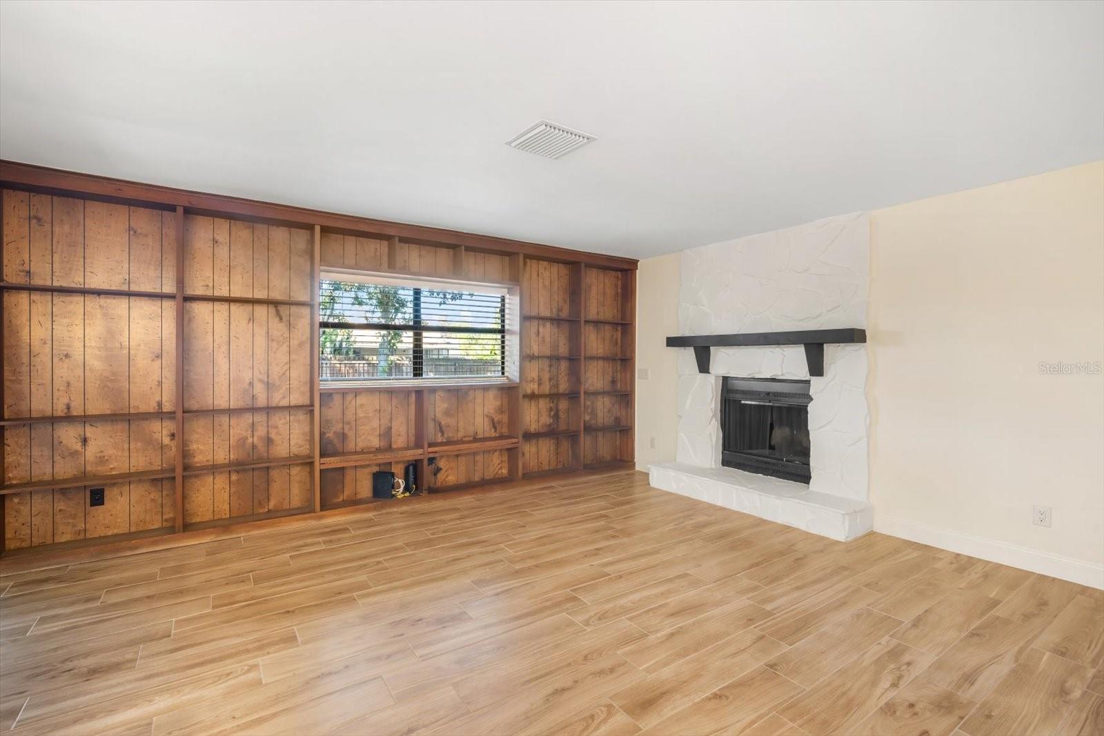 Image 15 of 36 For 1315 Juniper Circle