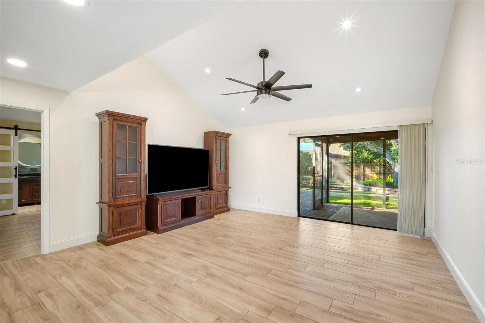 Image 7 of 36 For 1315 Juniper Circle