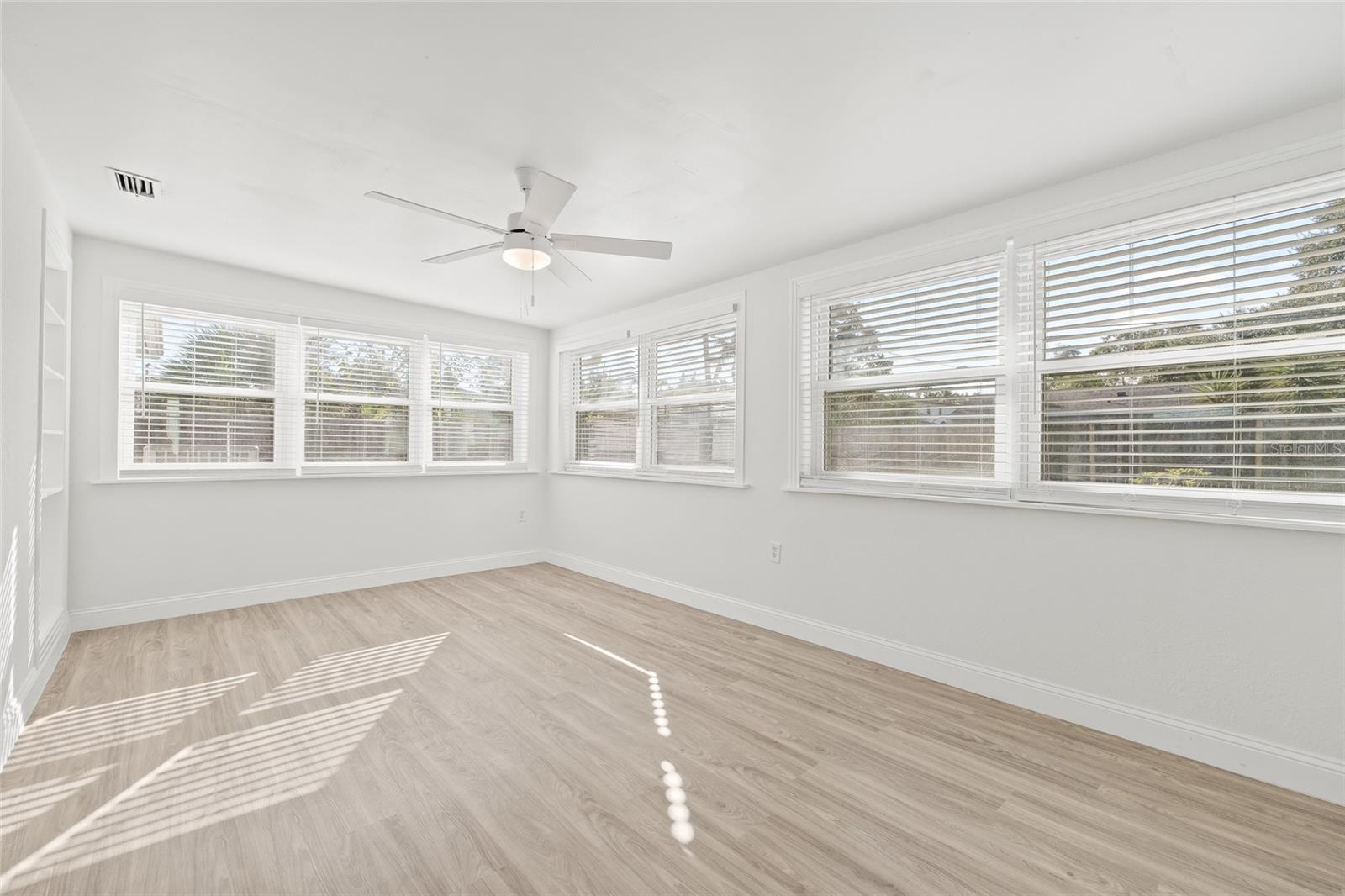 Image 14 of 39 For 4228 Bay Vista Avenue