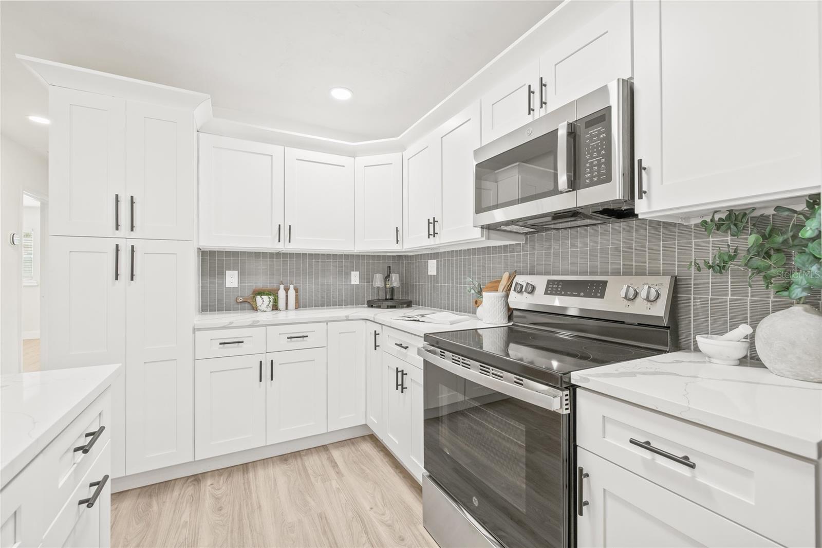 Image 8 of 39 For 4228 Bay Vista Avenue