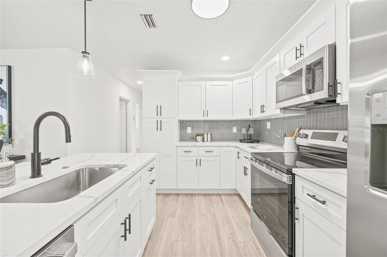 Image 9 of 39 For 4228 Bay Vista Avenue