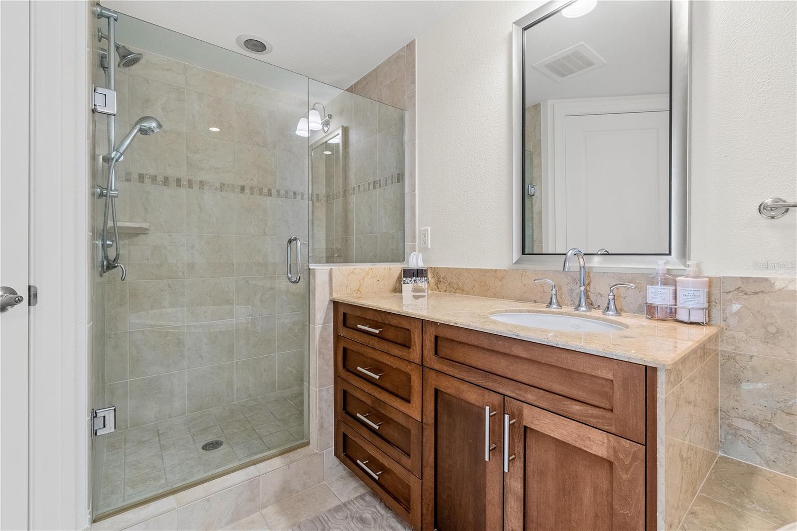 Image 26 of 75 For 331 Cleveland Street 1103