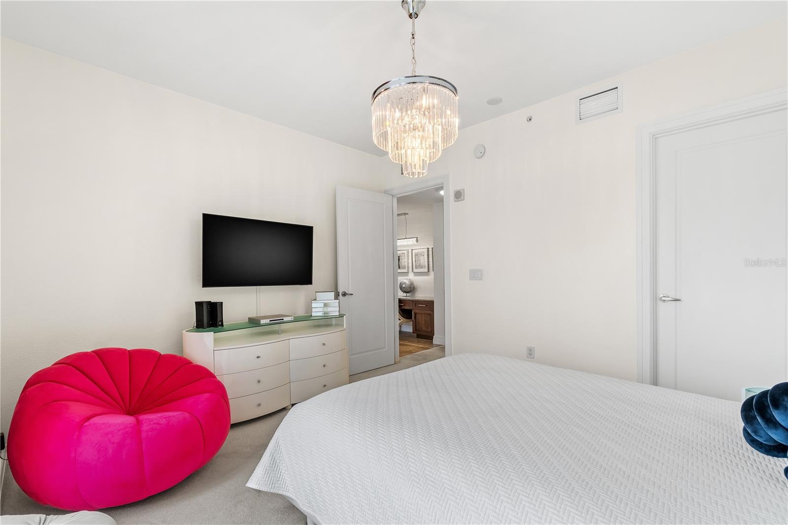 Image 38 of 75 For 331 Cleveland Street 1103