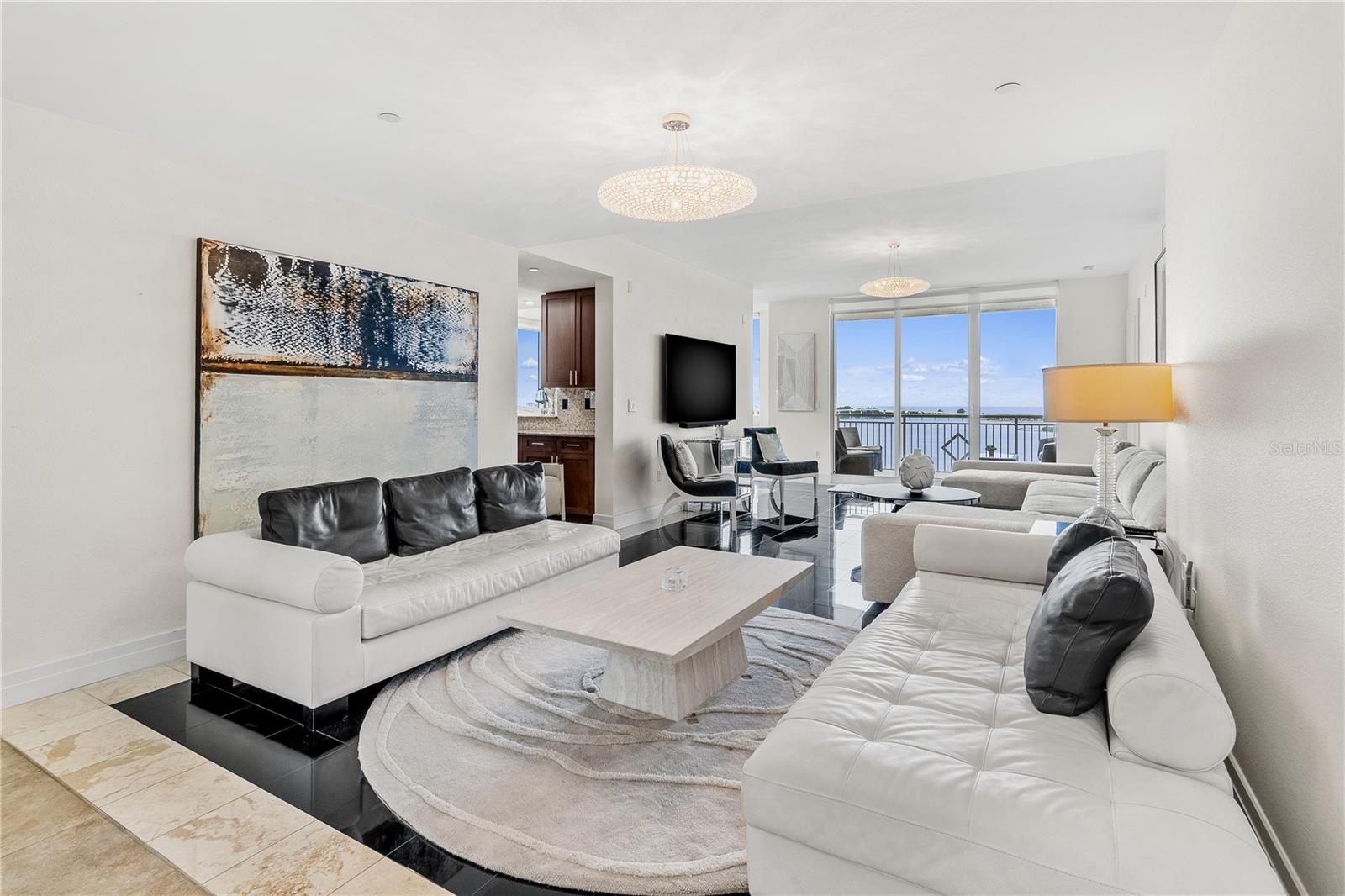 Image 5 of 75 For 331 Cleveland Street 1103