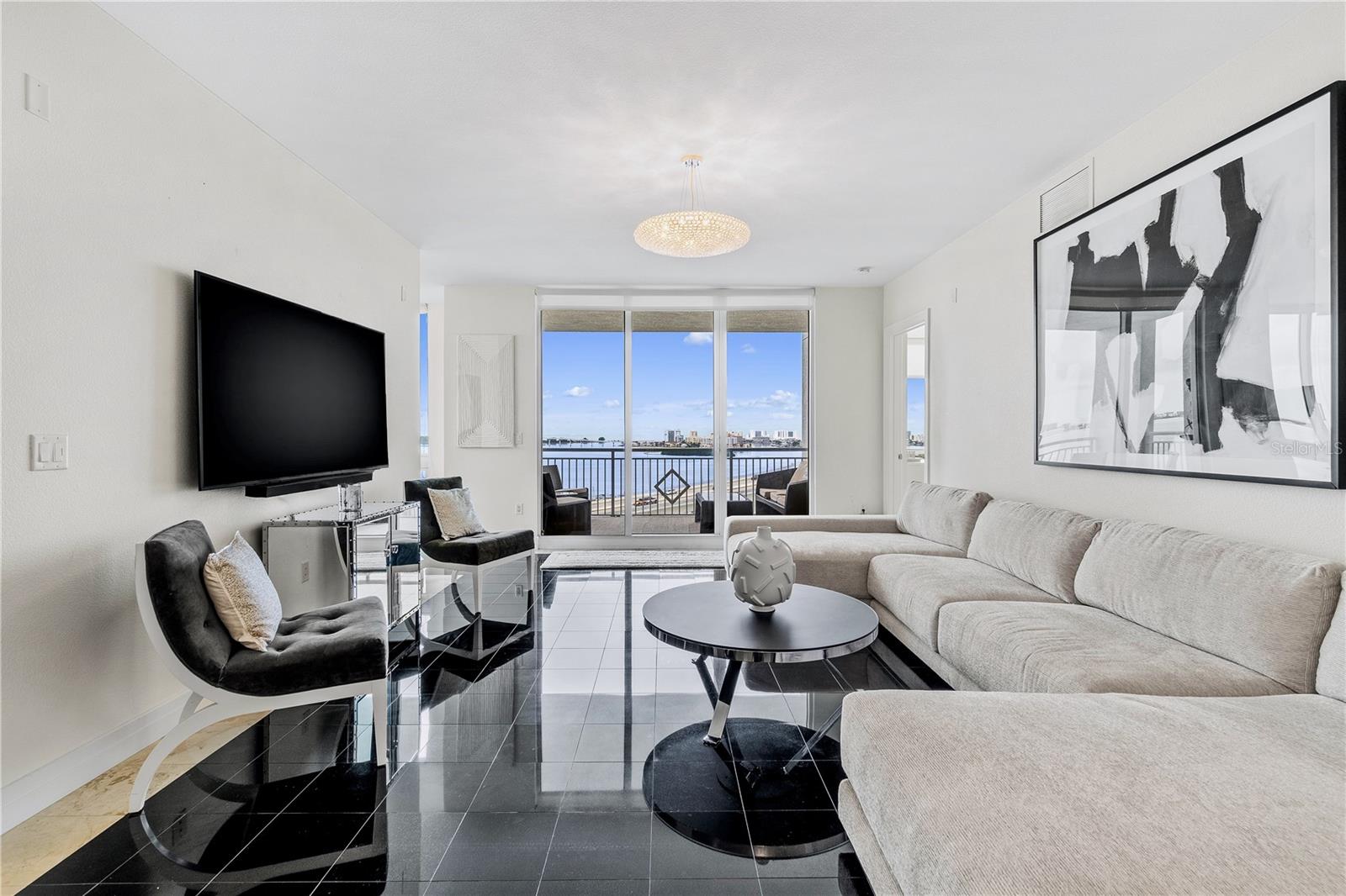 Image 6 of 75 For 331 Cleveland Street 1103