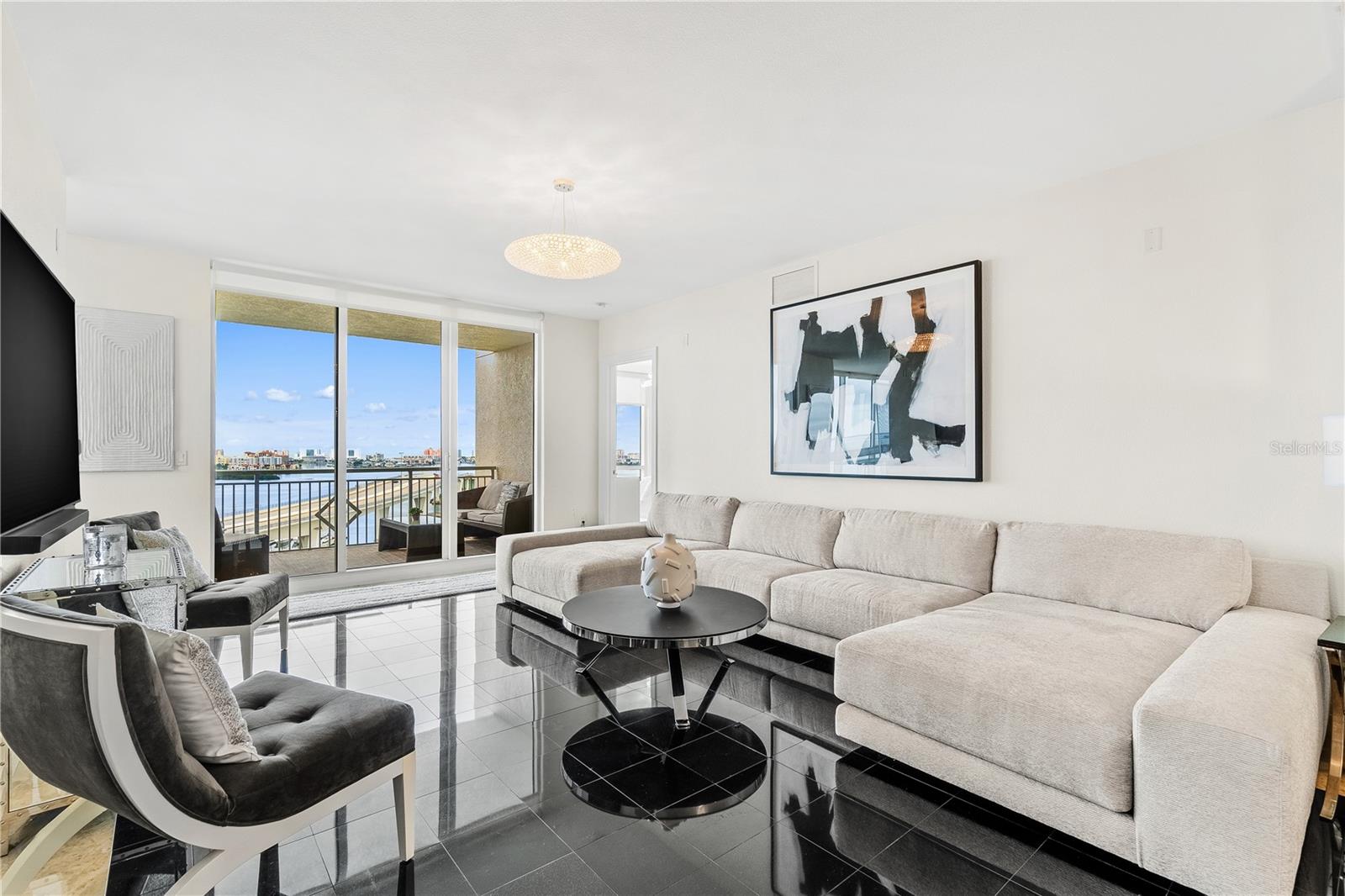 Image 7 of 75 For 331 Cleveland Street 1103