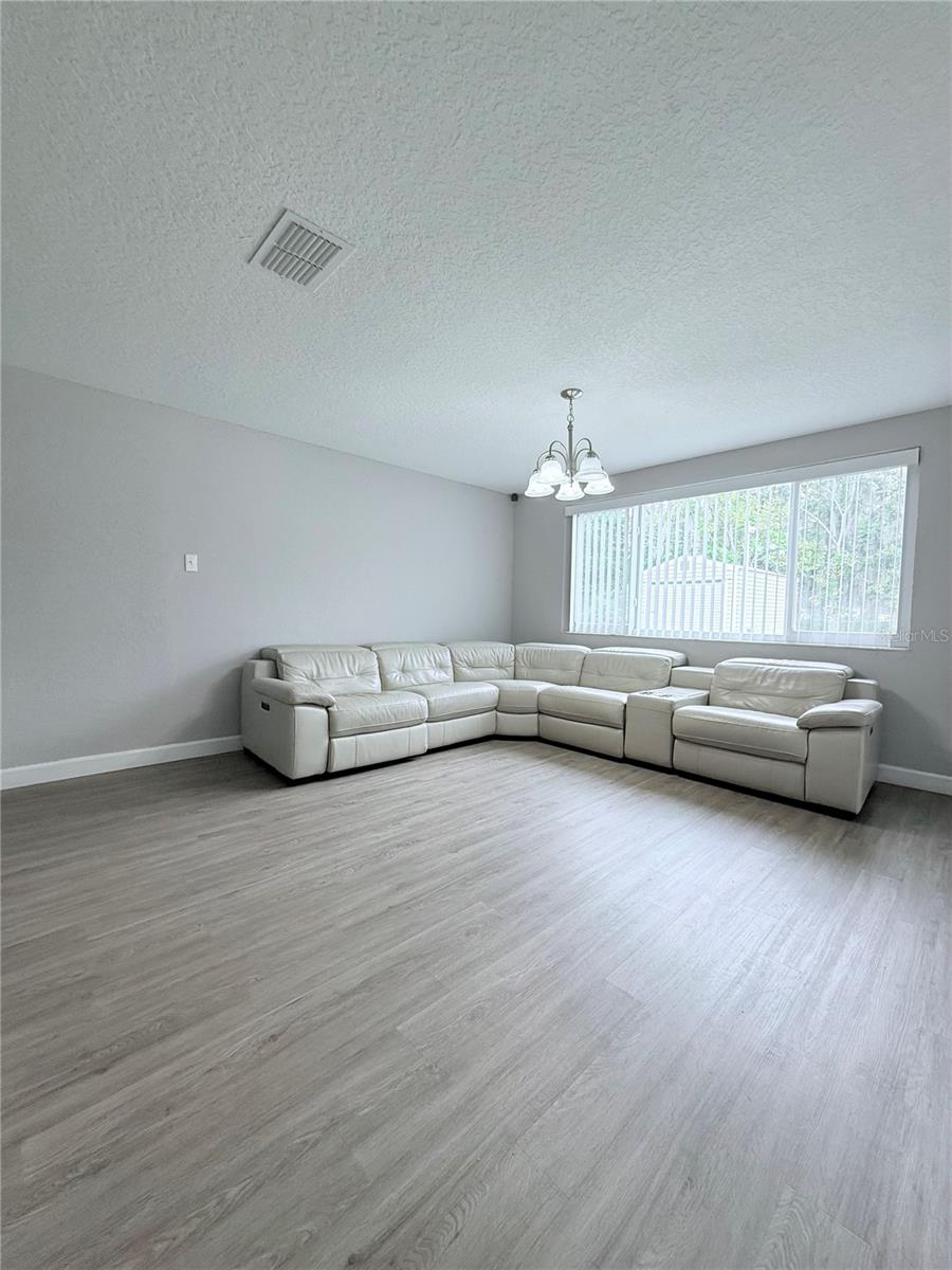 Image 54 of 64 For 9733 Dick Street